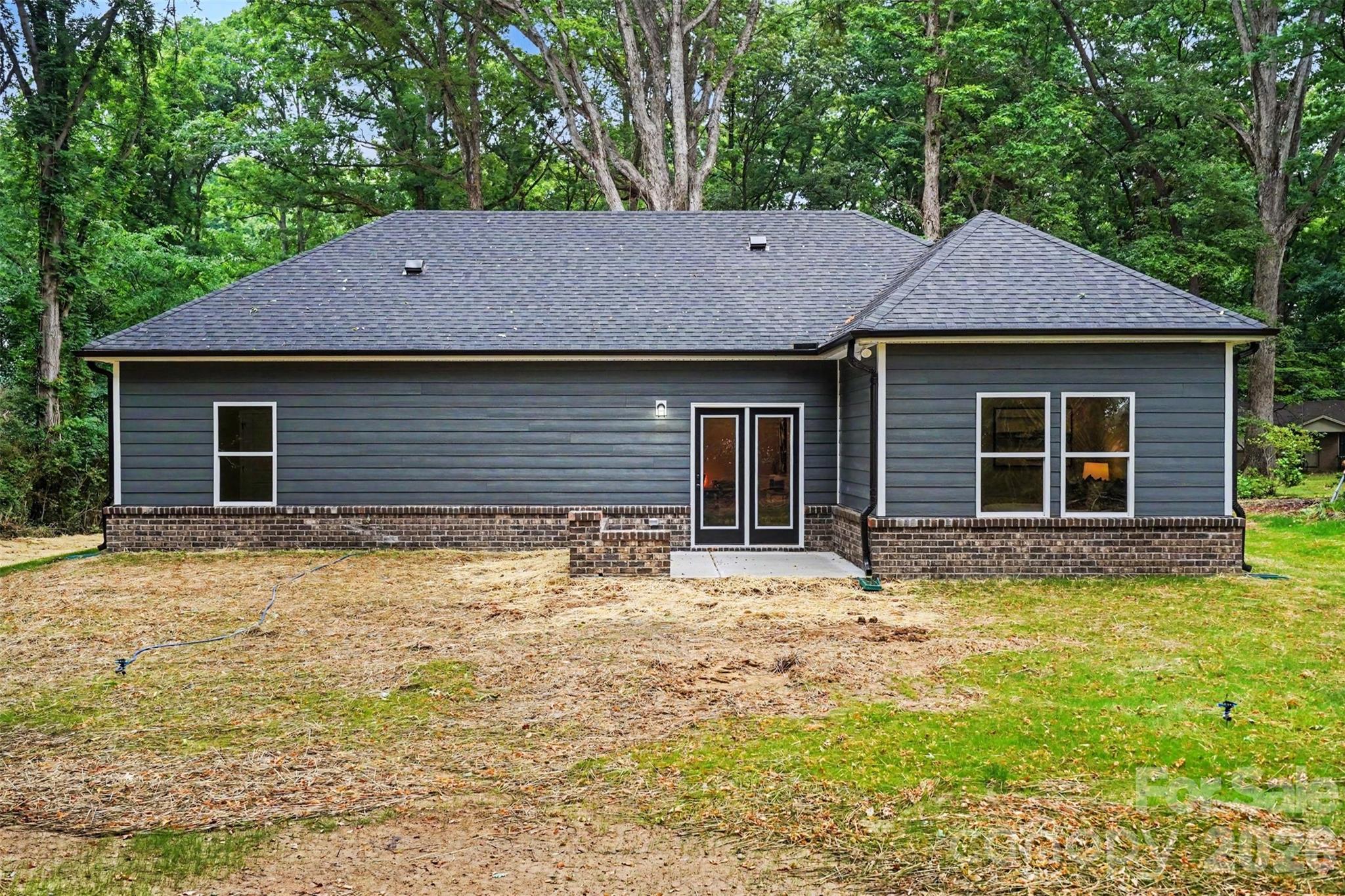 1002 Kingswood Drive — Monroe