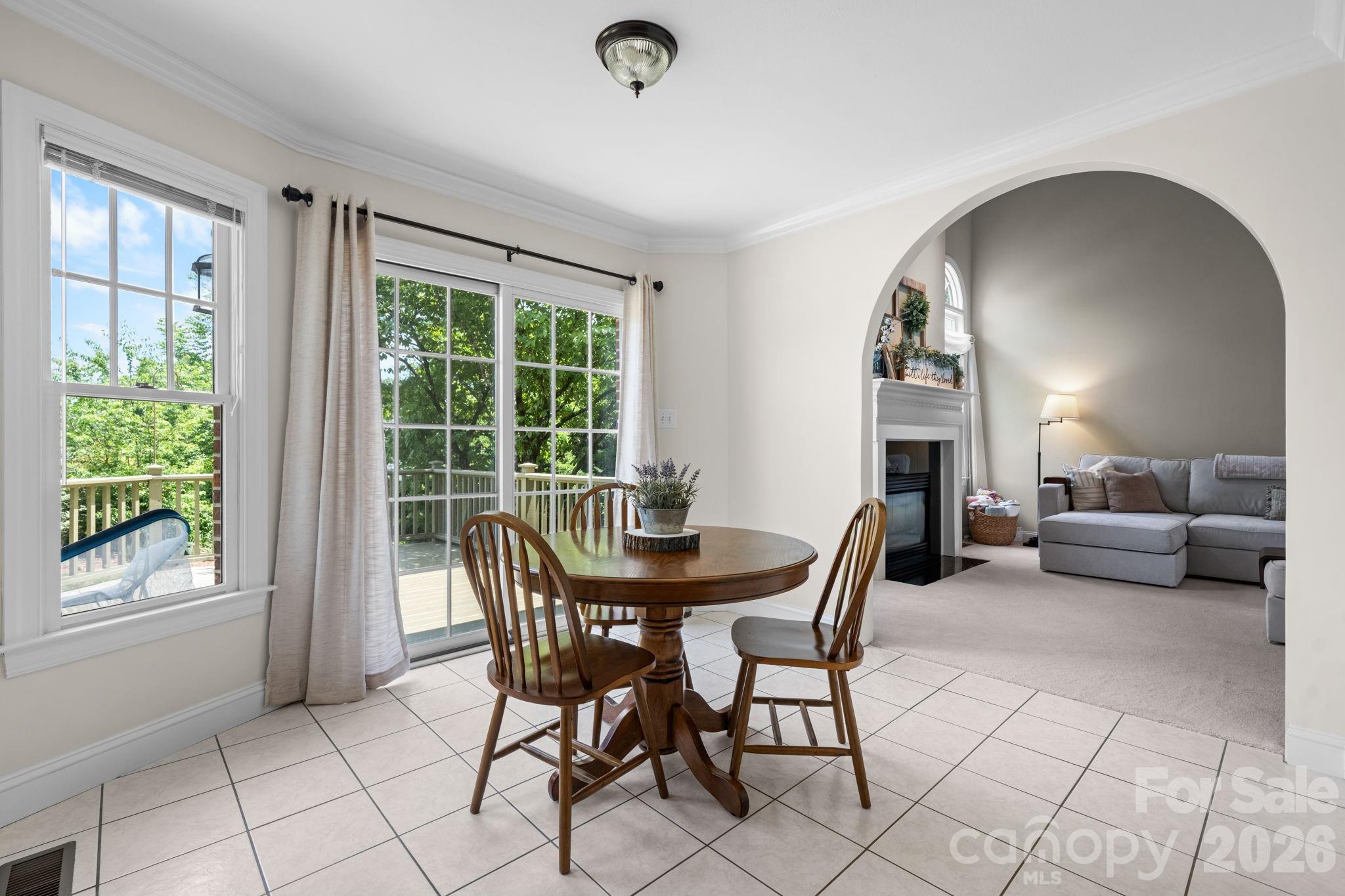 610 40th Avenue Lane NW — Hickory