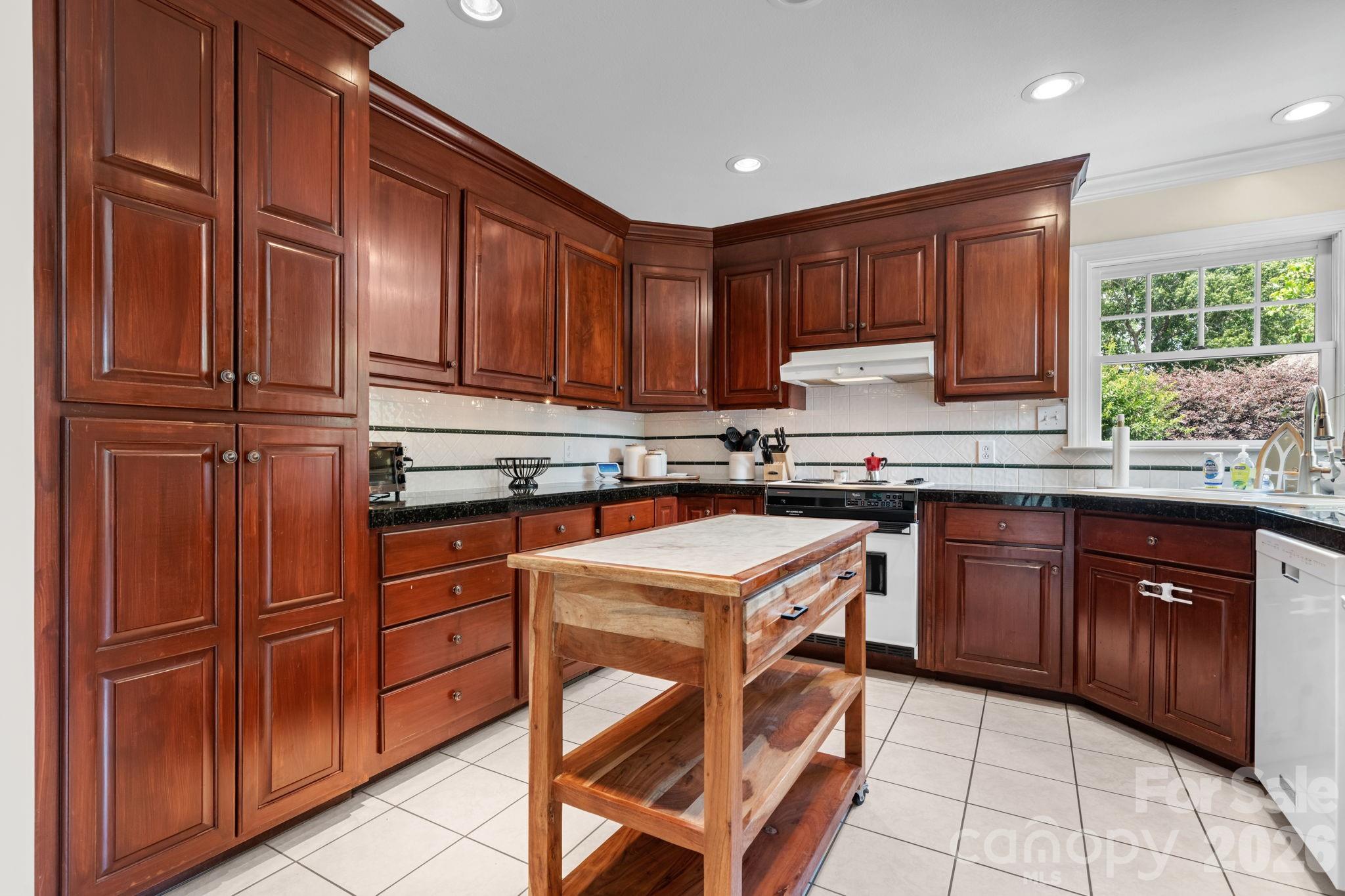 610 40th Avenue Lane NW — Hickory