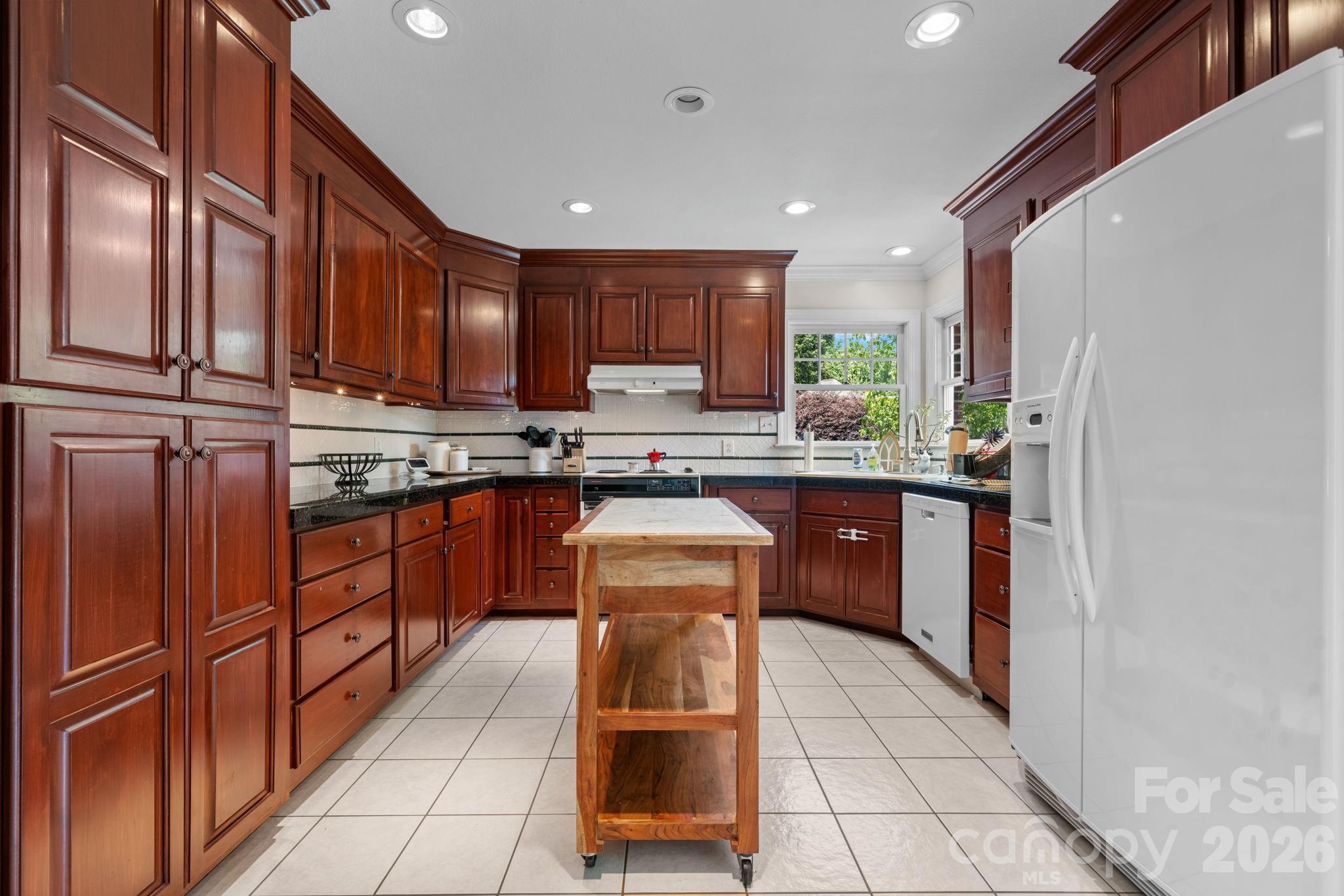 610 40th Avenue Lane NW — Hickory