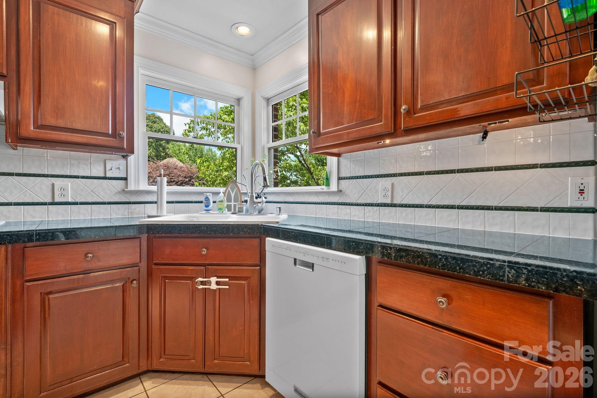 610 40th Avenue Lane NW — Hickory