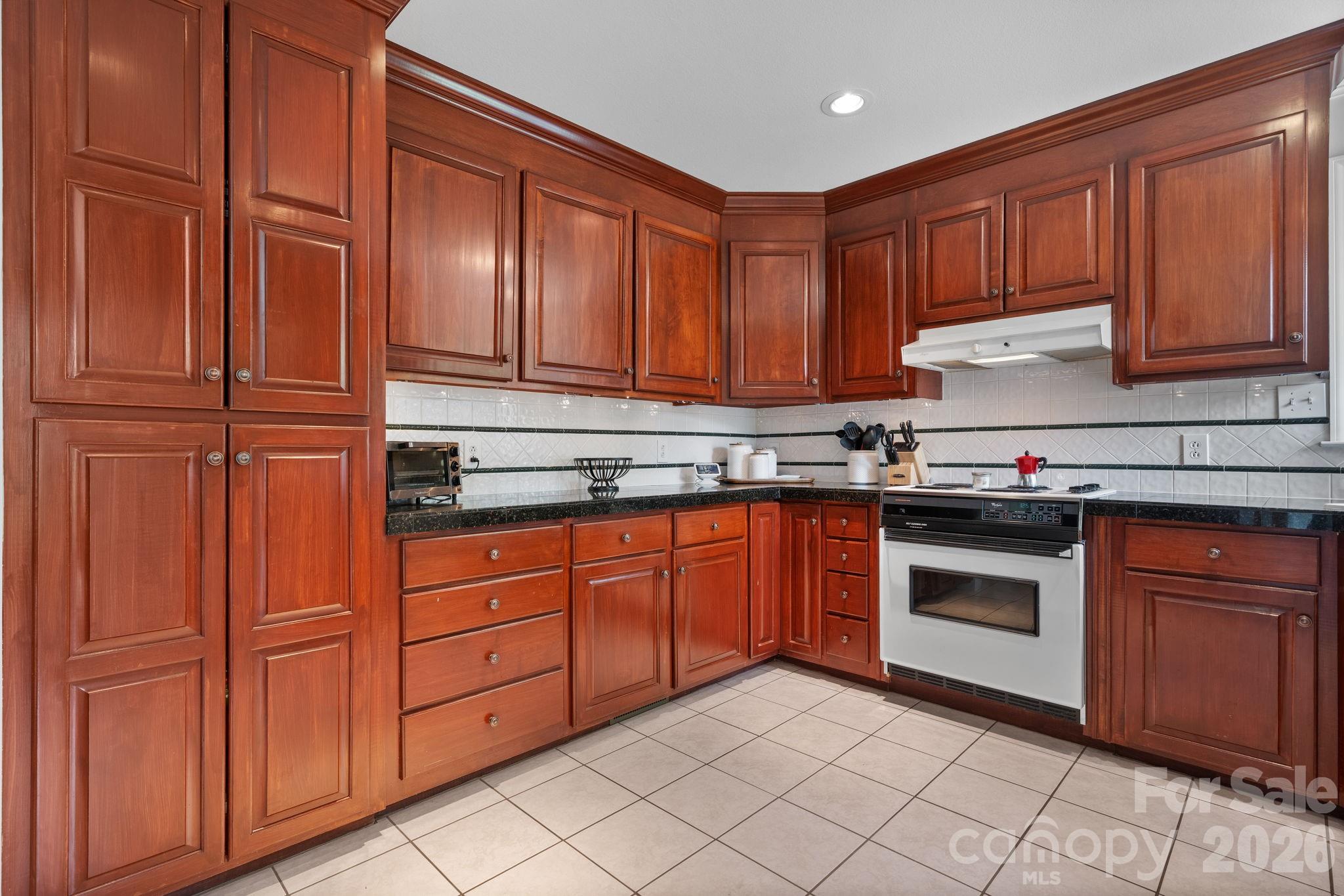 610 40th Avenue Lane NW — Hickory