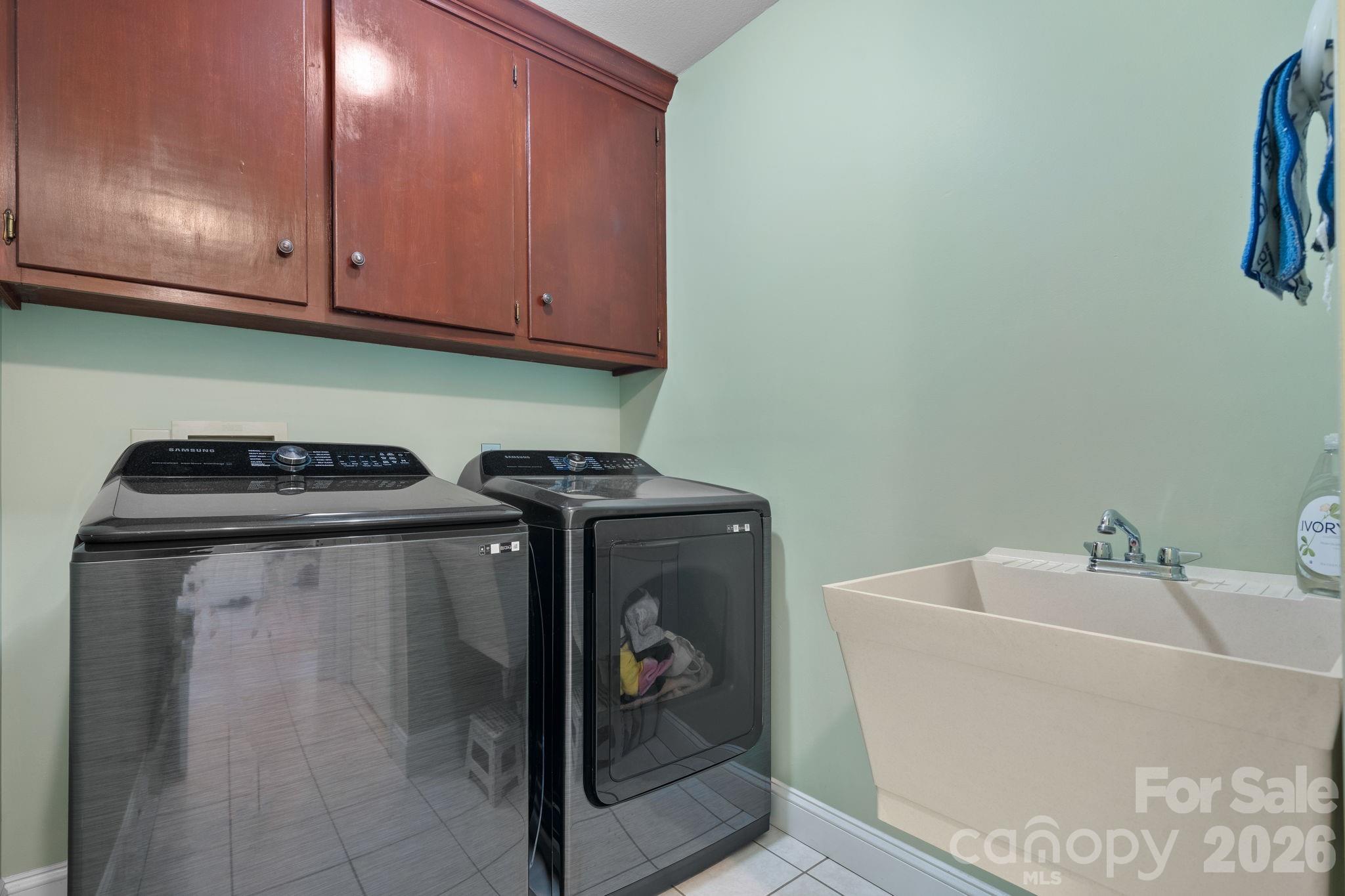 610 40th Avenue Lane NW — Hickory