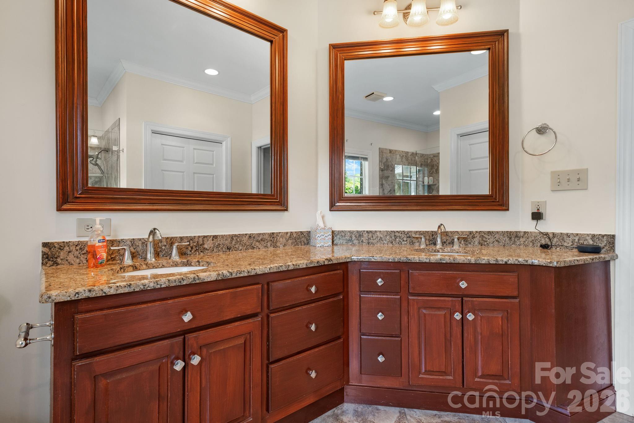 610 40th Avenue Lane NW — Hickory