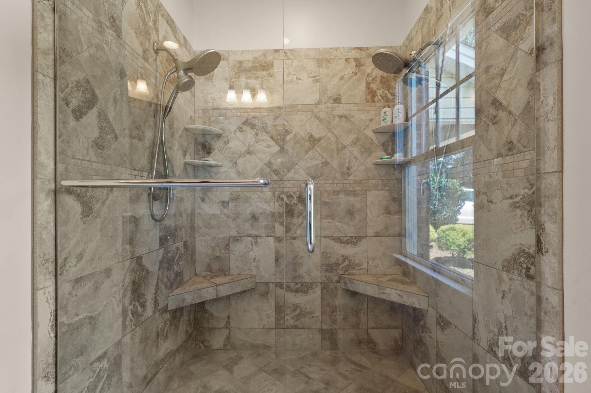 610 40th Avenue Lane NW — Hickory