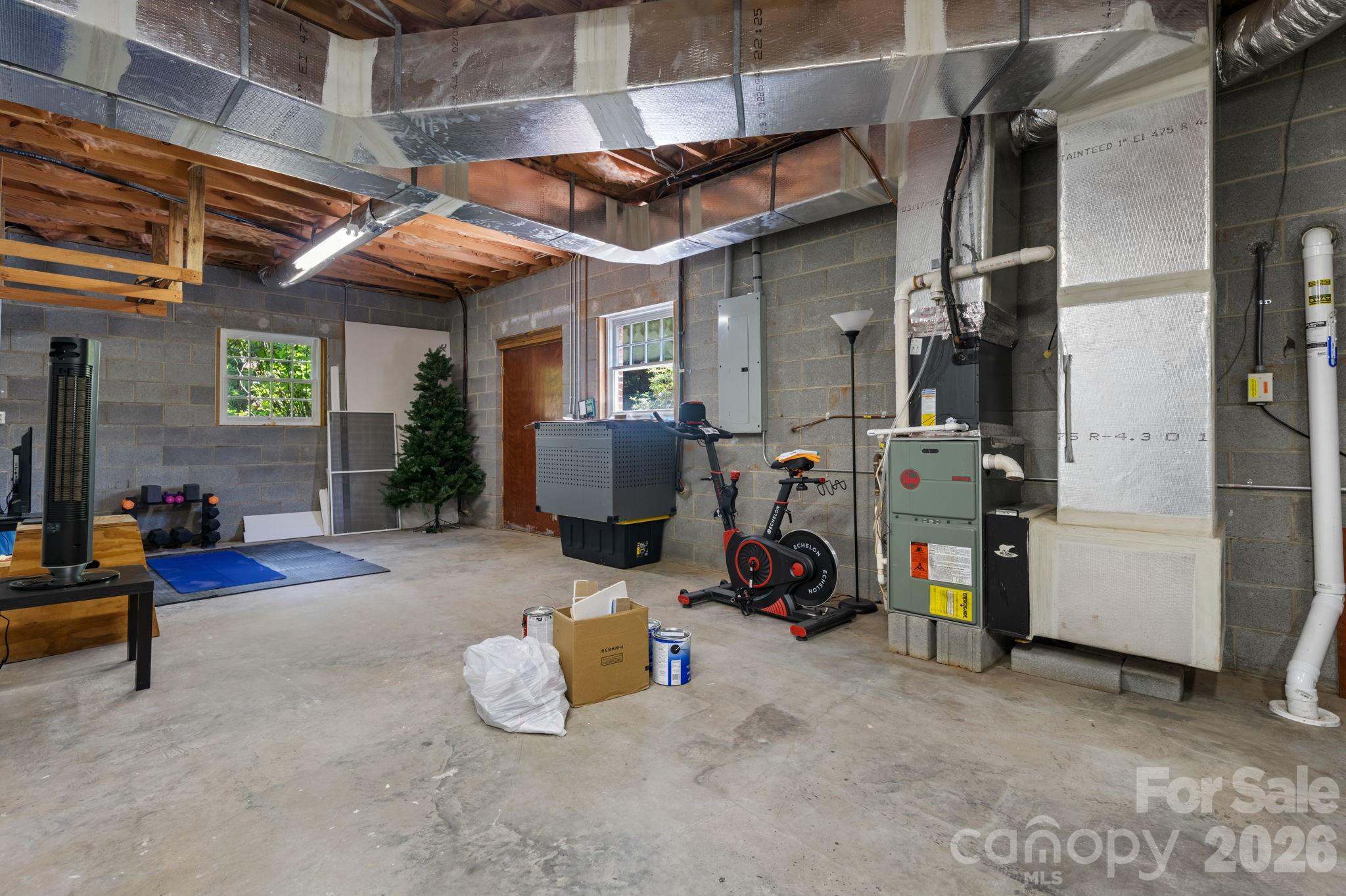 610 40th Avenue Lane NW — Hickory