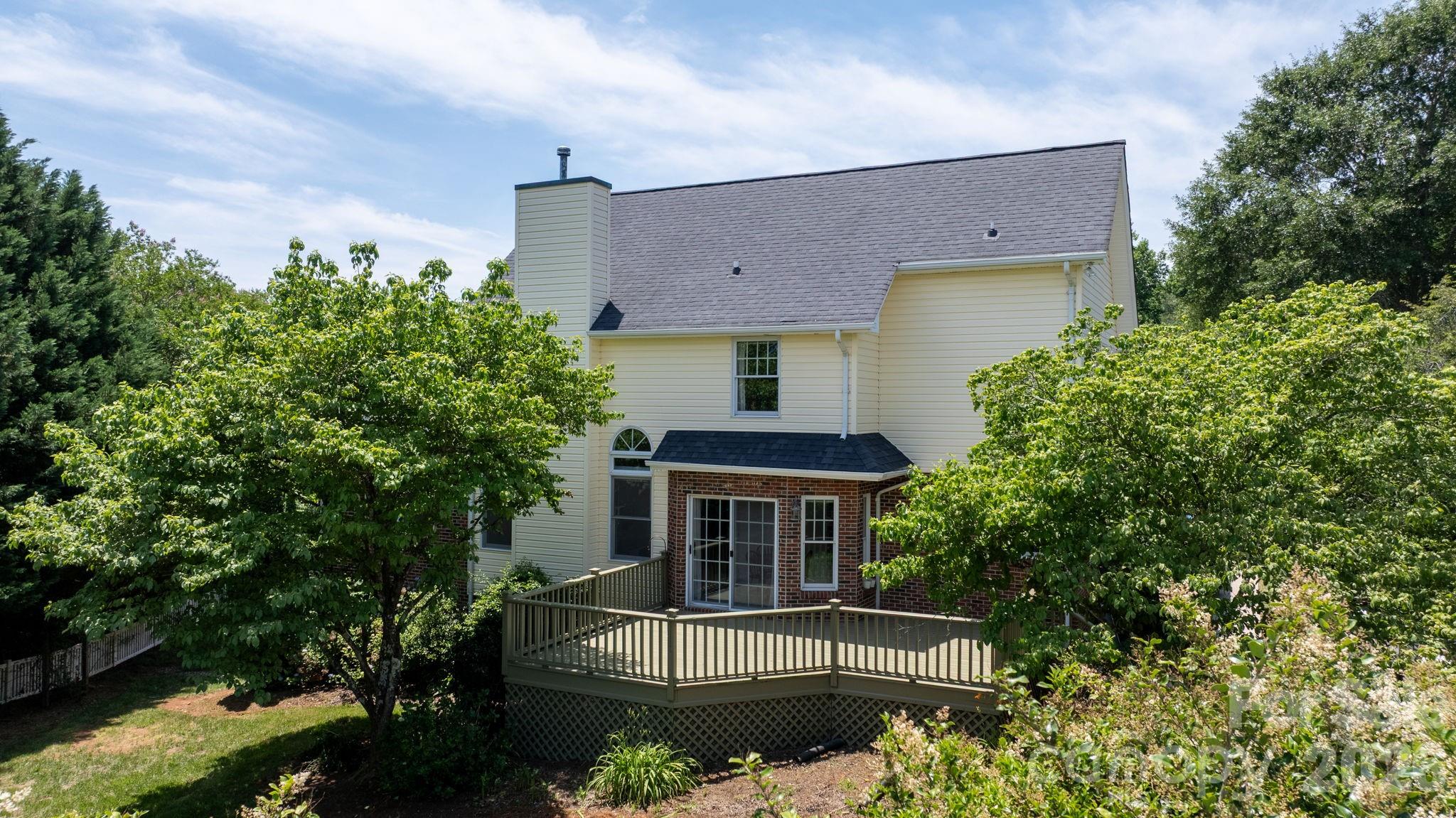 610 40th Avenue Lane NW — Hickory