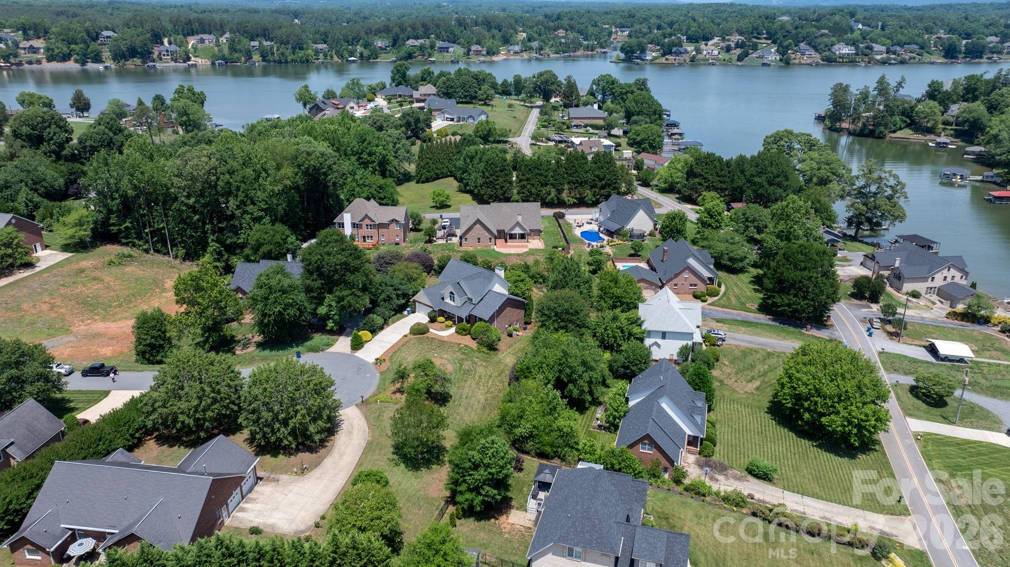 610 40th Avenue Lane NW — Hickory