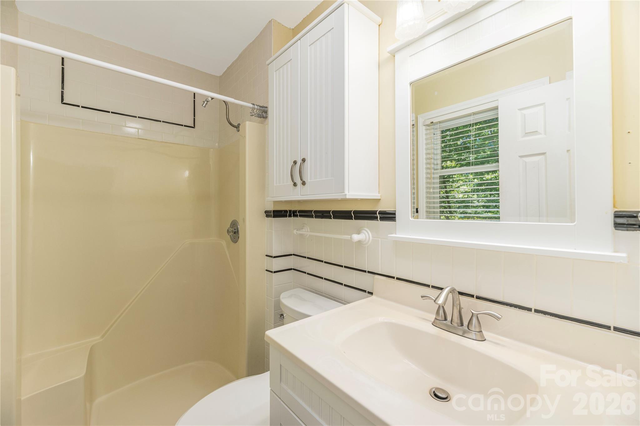 446 Deerhaven Lane — Hendersonville