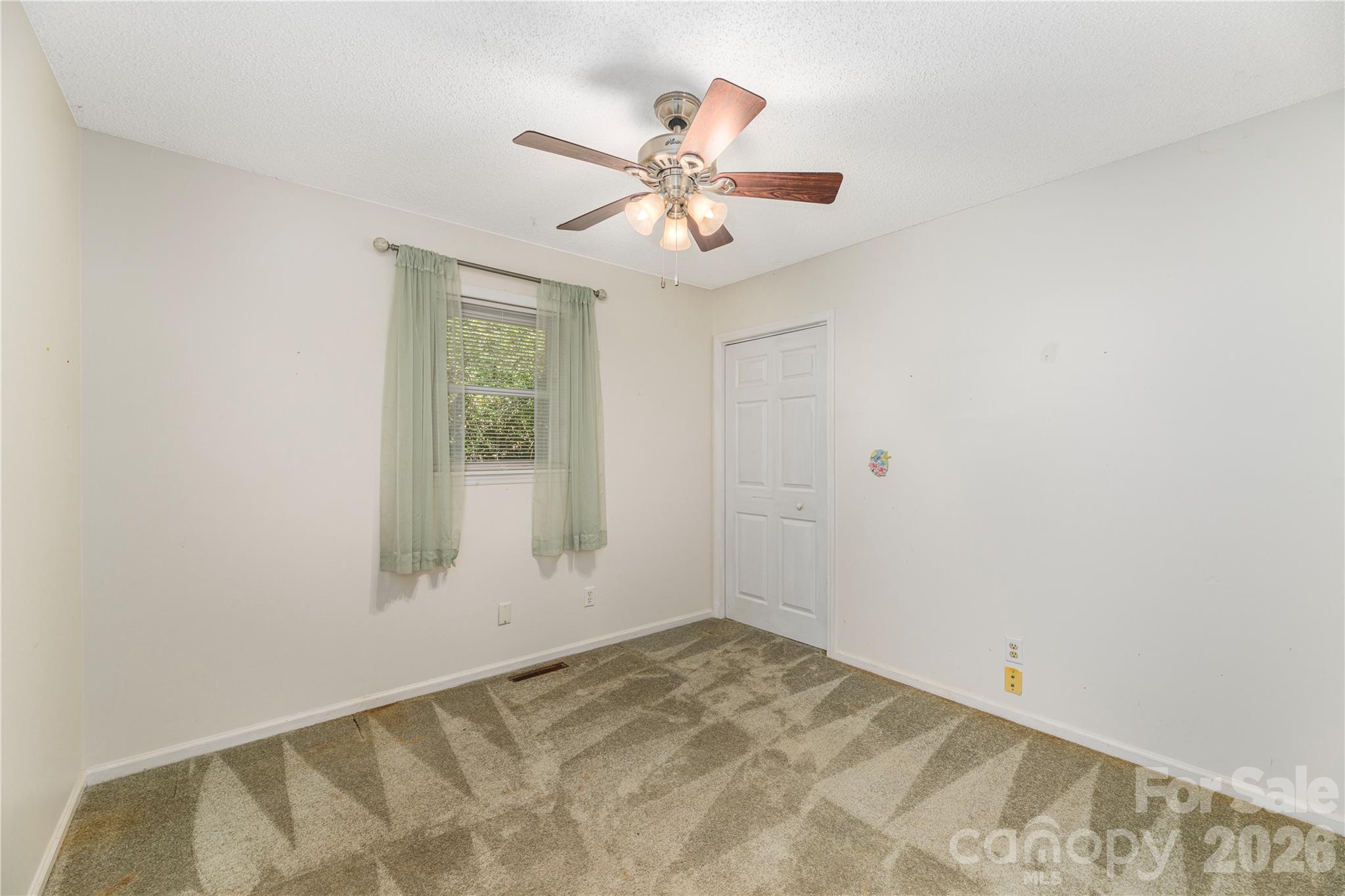 446 Deerhaven Lane — Hendersonville
