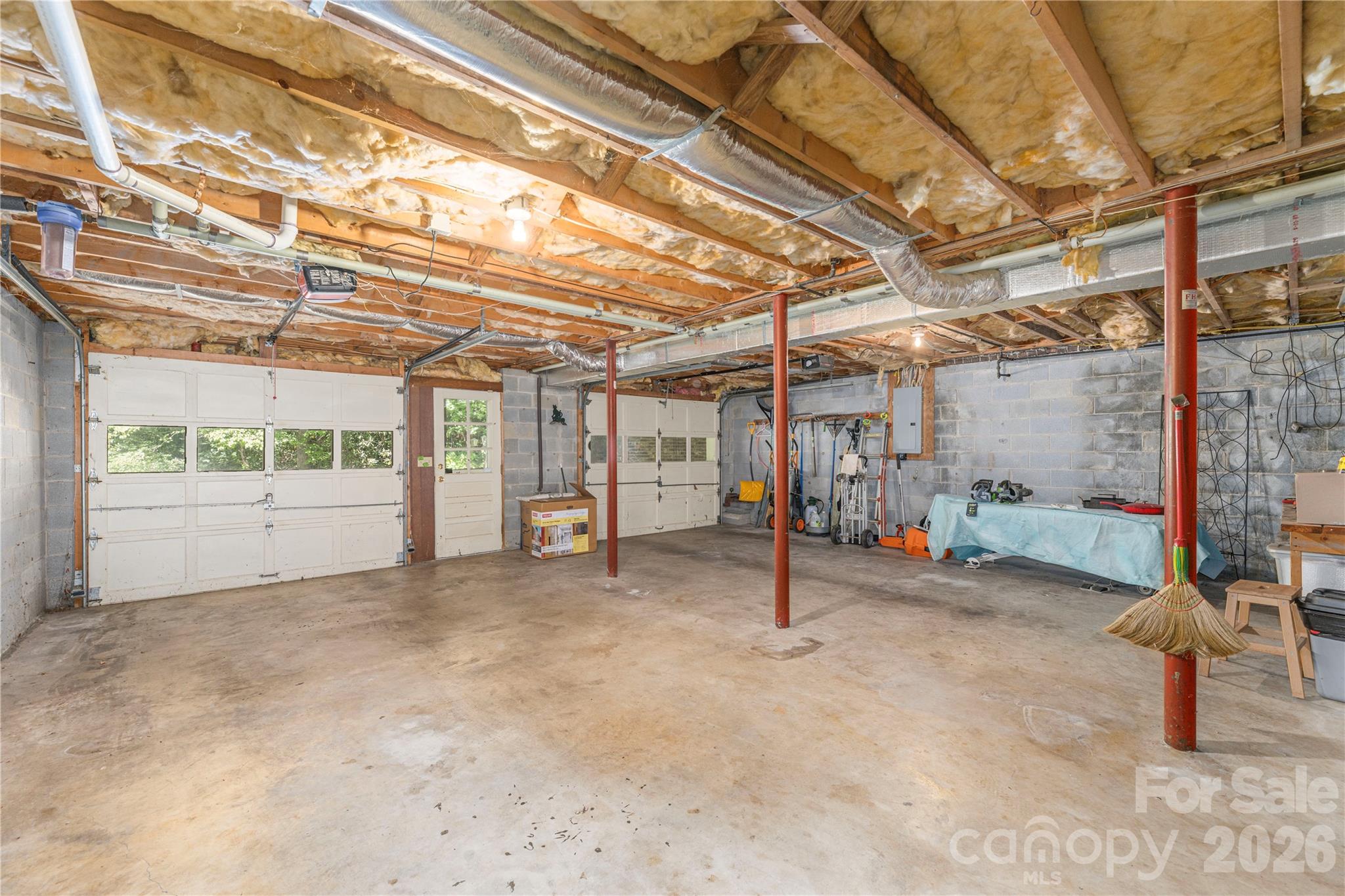 446 Deerhaven Lane — Hendersonville