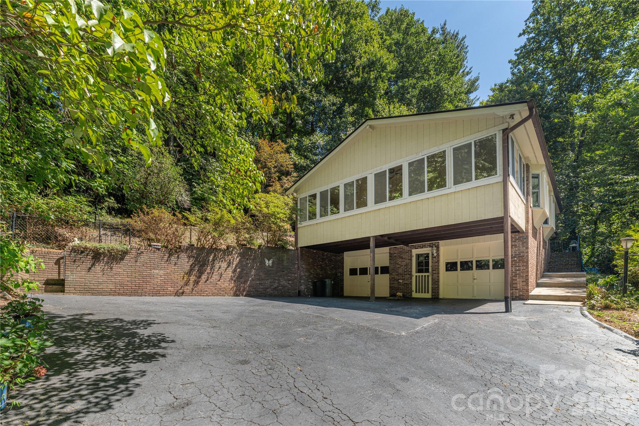 446 Deerhaven Lane — Hendersonville