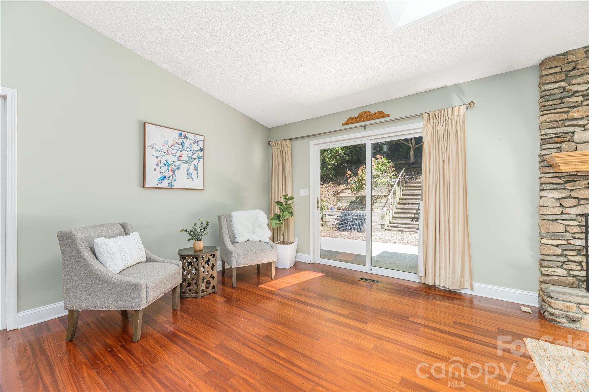 446 Deerhaven Lane — Hendersonville