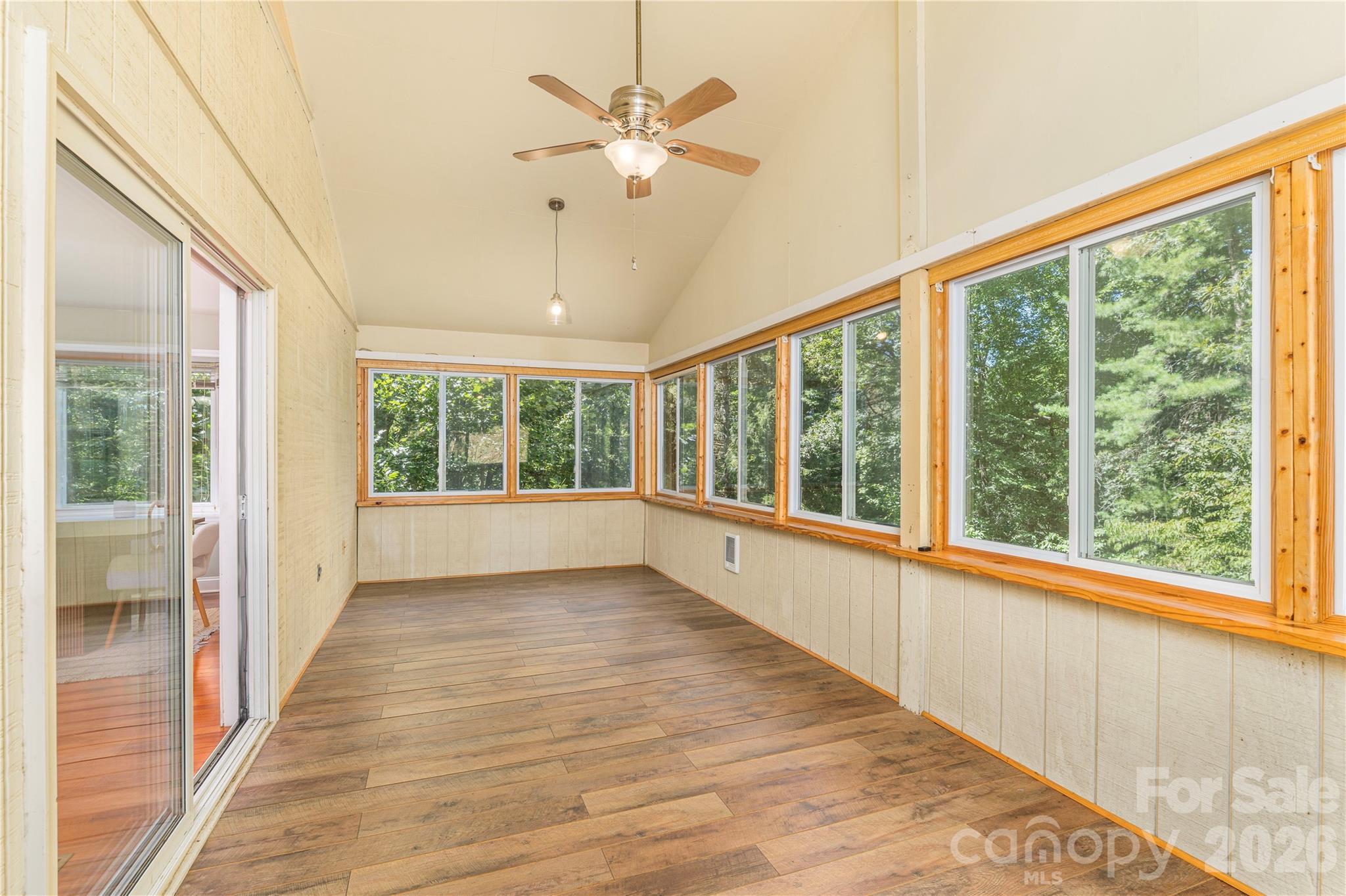 446 Deerhaven Lane — Hendersonville