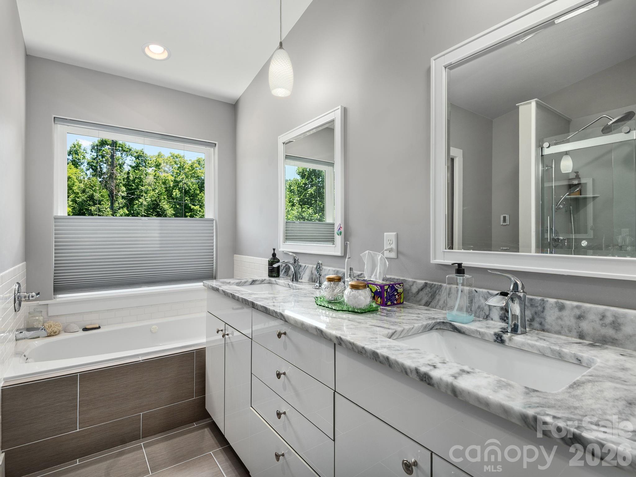 105 Upper Grove Lane — Weaverville