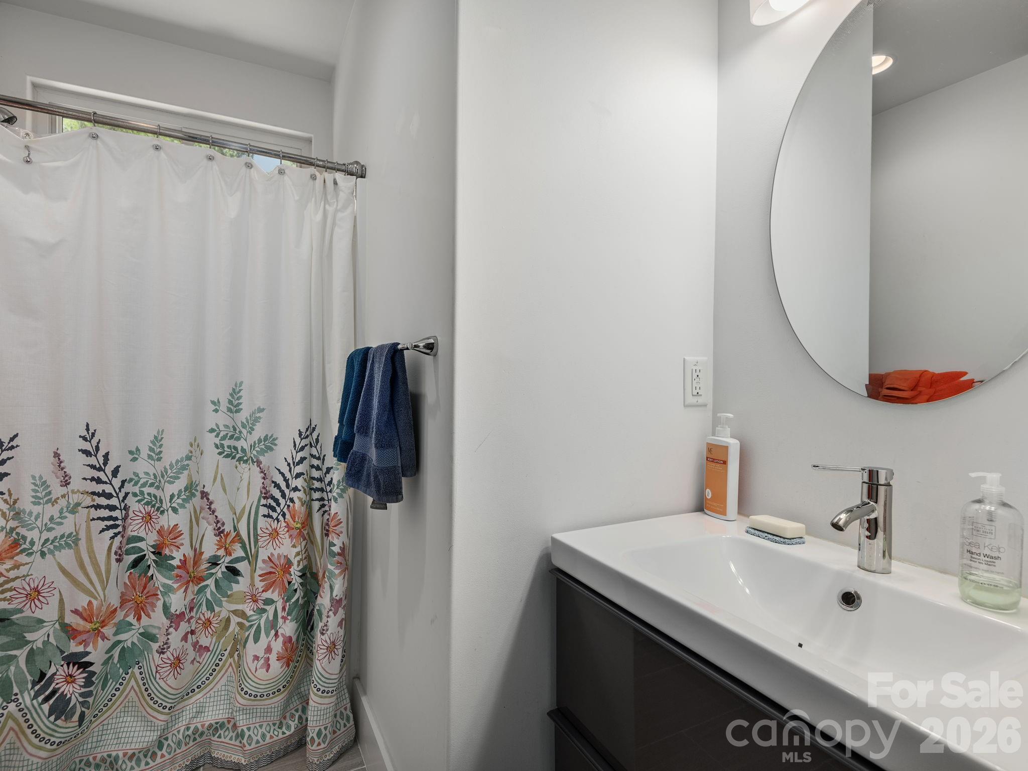 105 Upper Grove Lane — Weaverville
