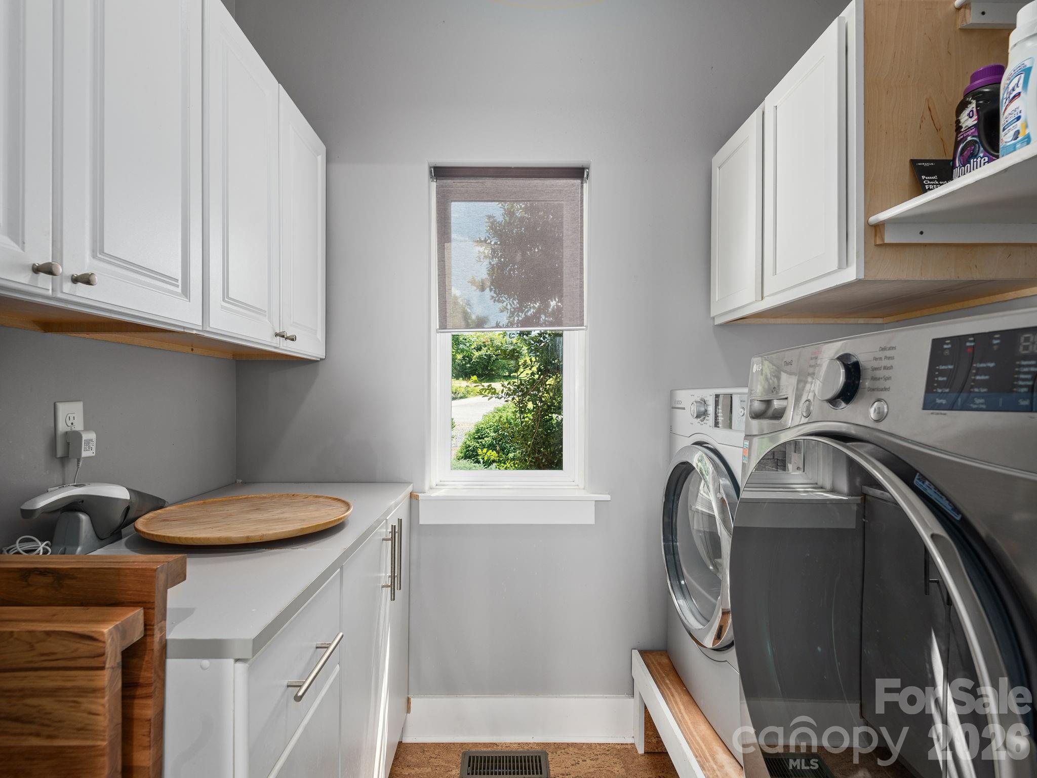 105 Upper Grove Lane — Weaverville