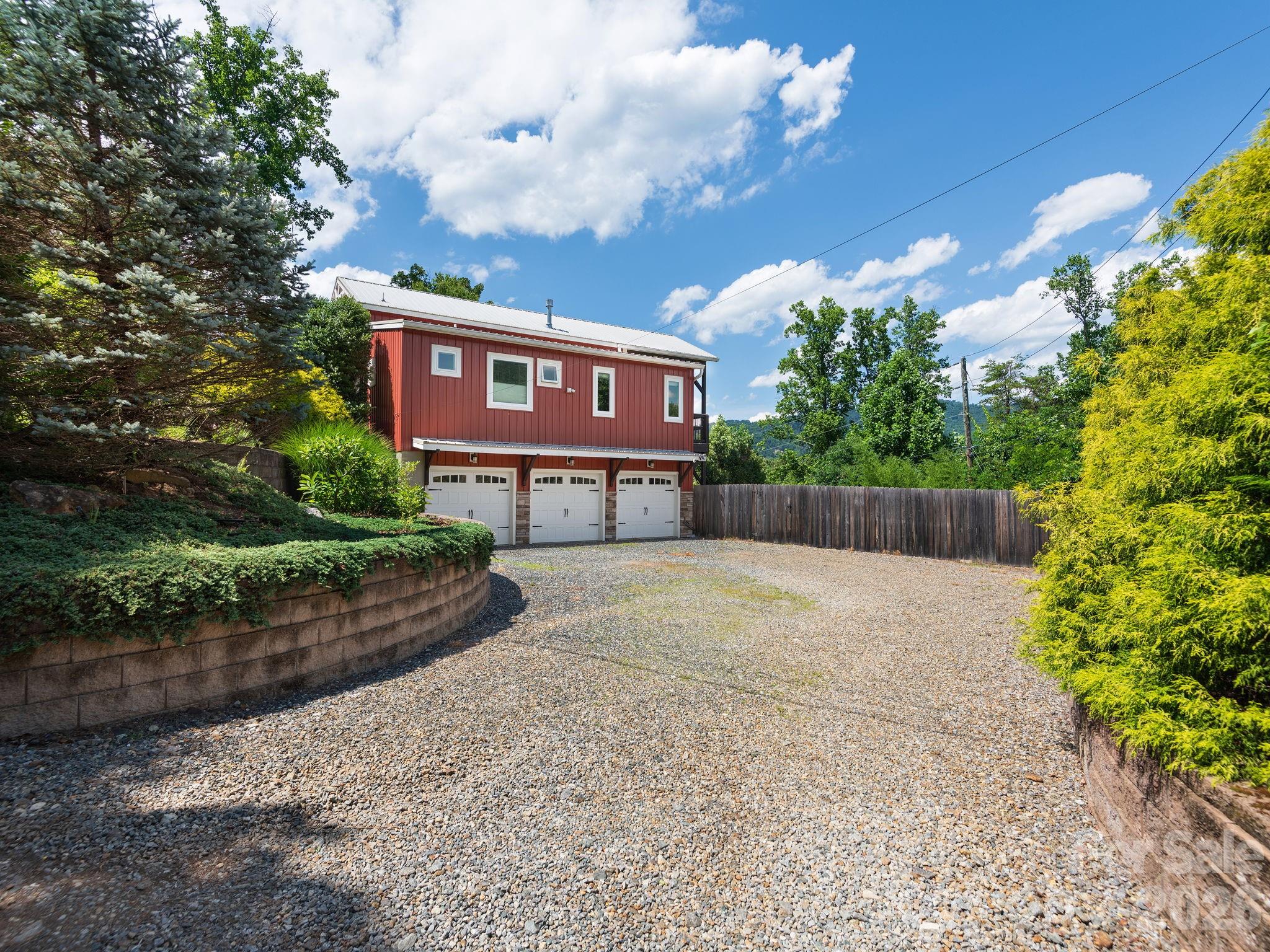 105 Upper Grove Lane — Weaverville