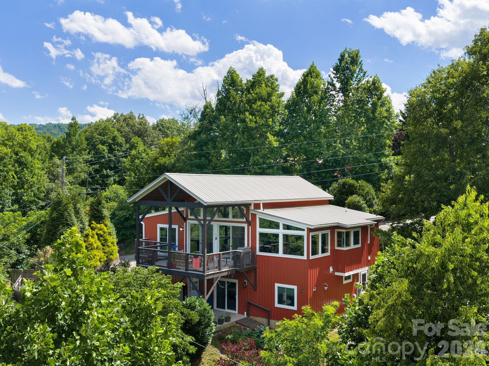 105 Upper Grove Lane — Weaverville