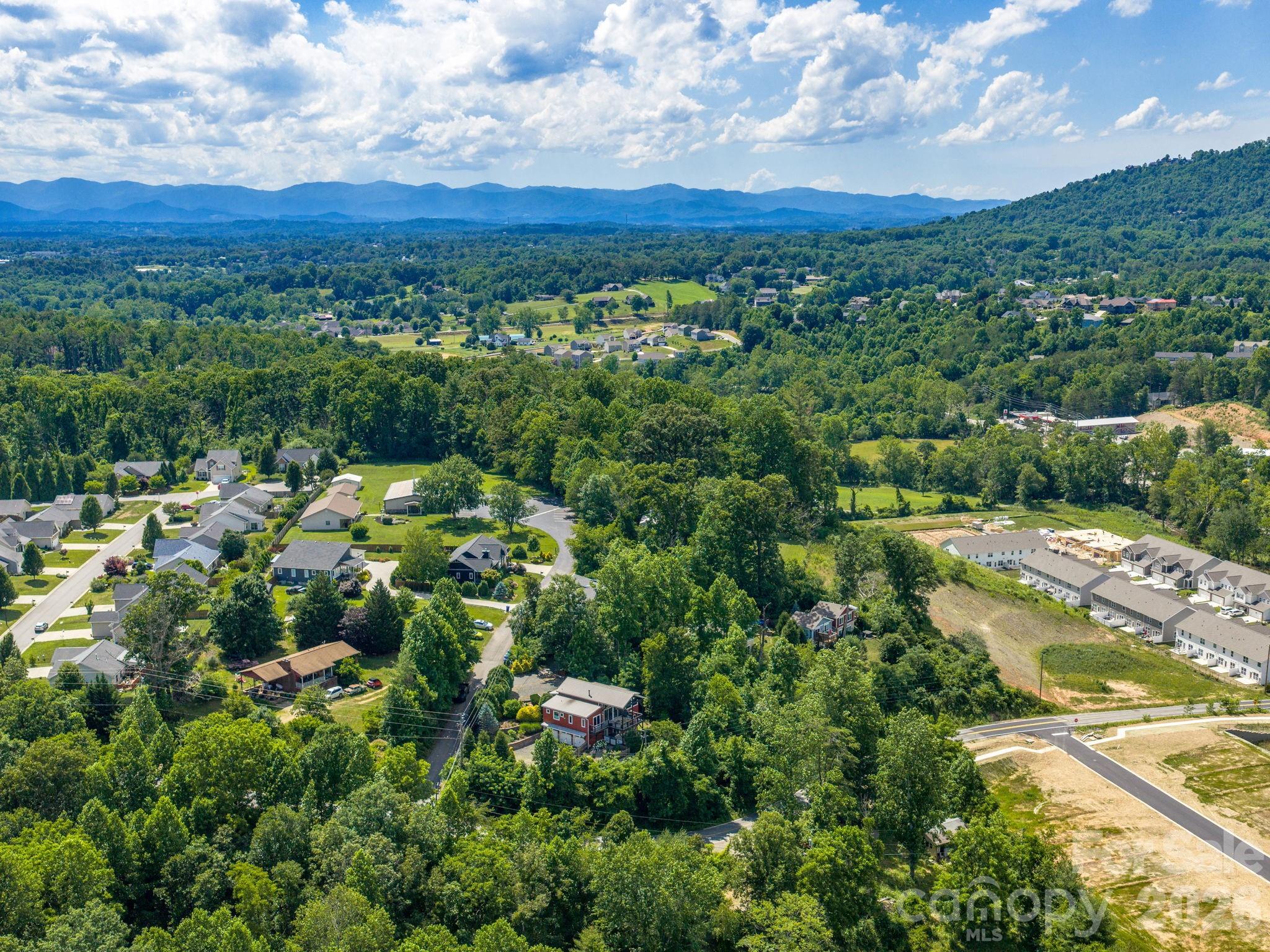 105 Upper Grove Lane — Weaverville