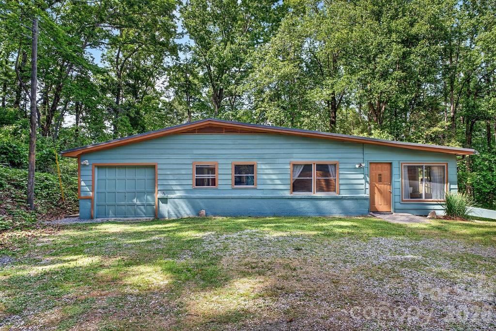 147 Longview Drive — Hendersonville