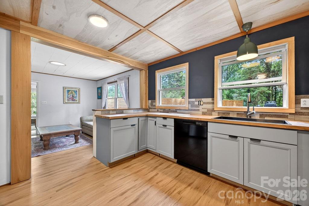 147 Longview Drive — Hendersonville