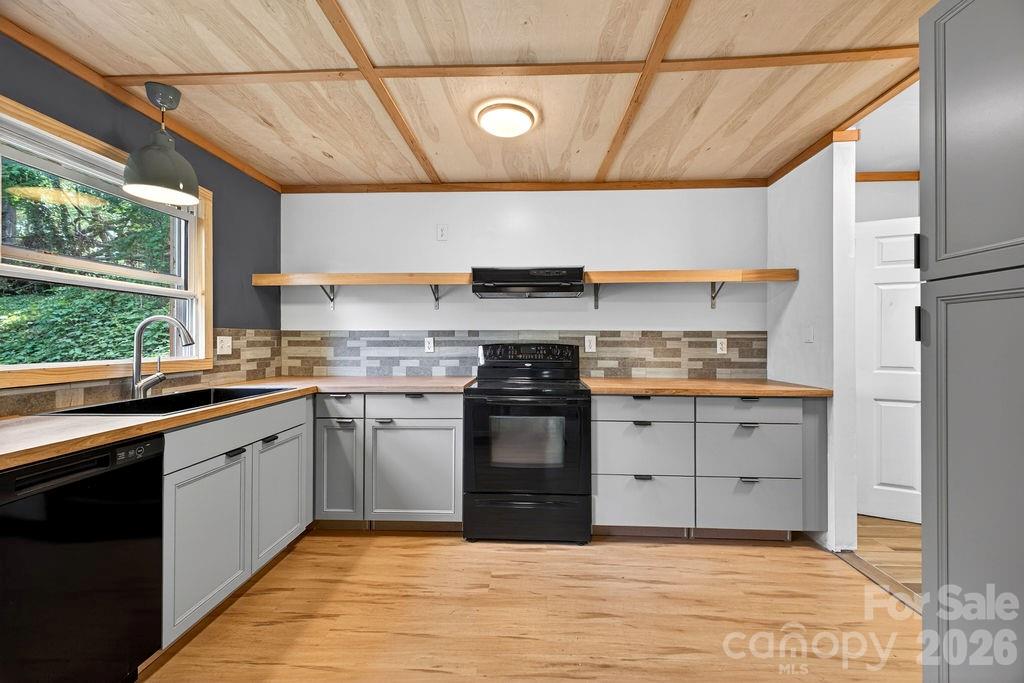 147 Longview Drive — Hendersonville
