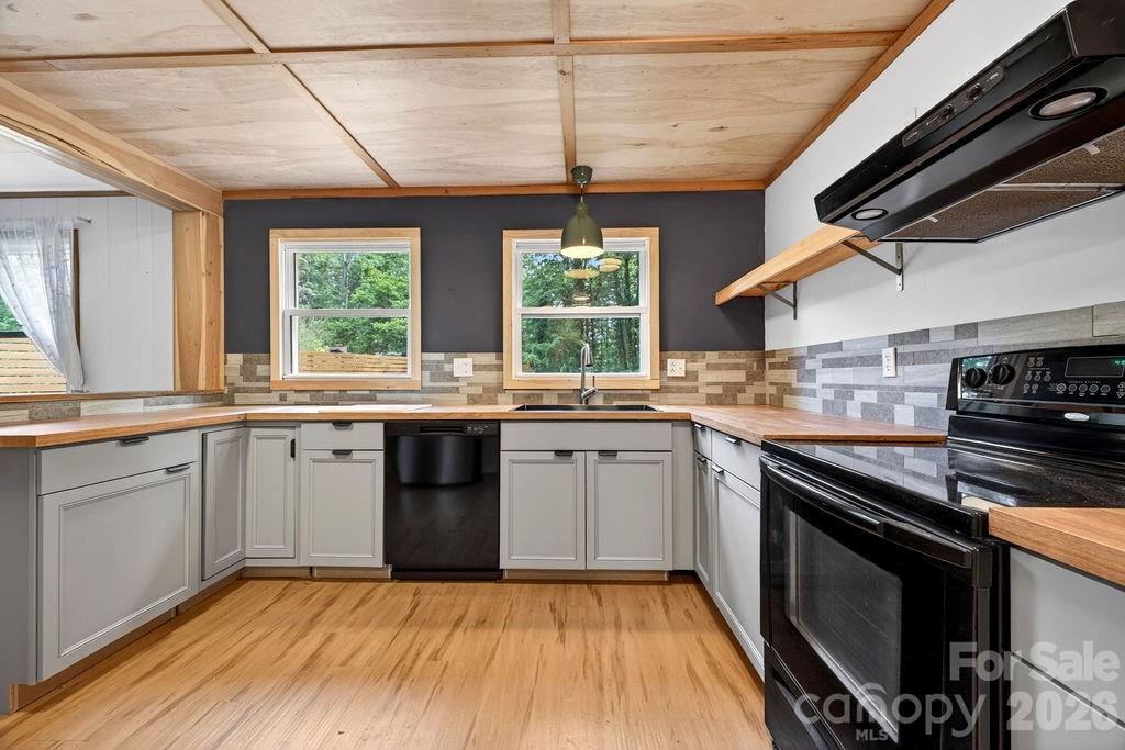 147 Longview Drive — Hendersonville