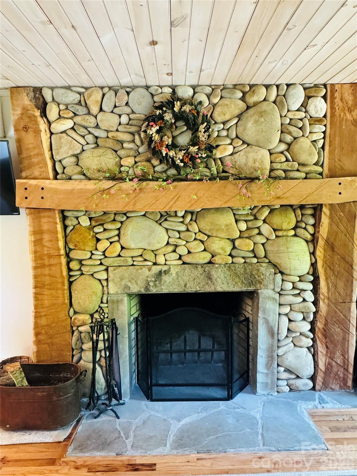 635/634 Little Horse Creek — Newland