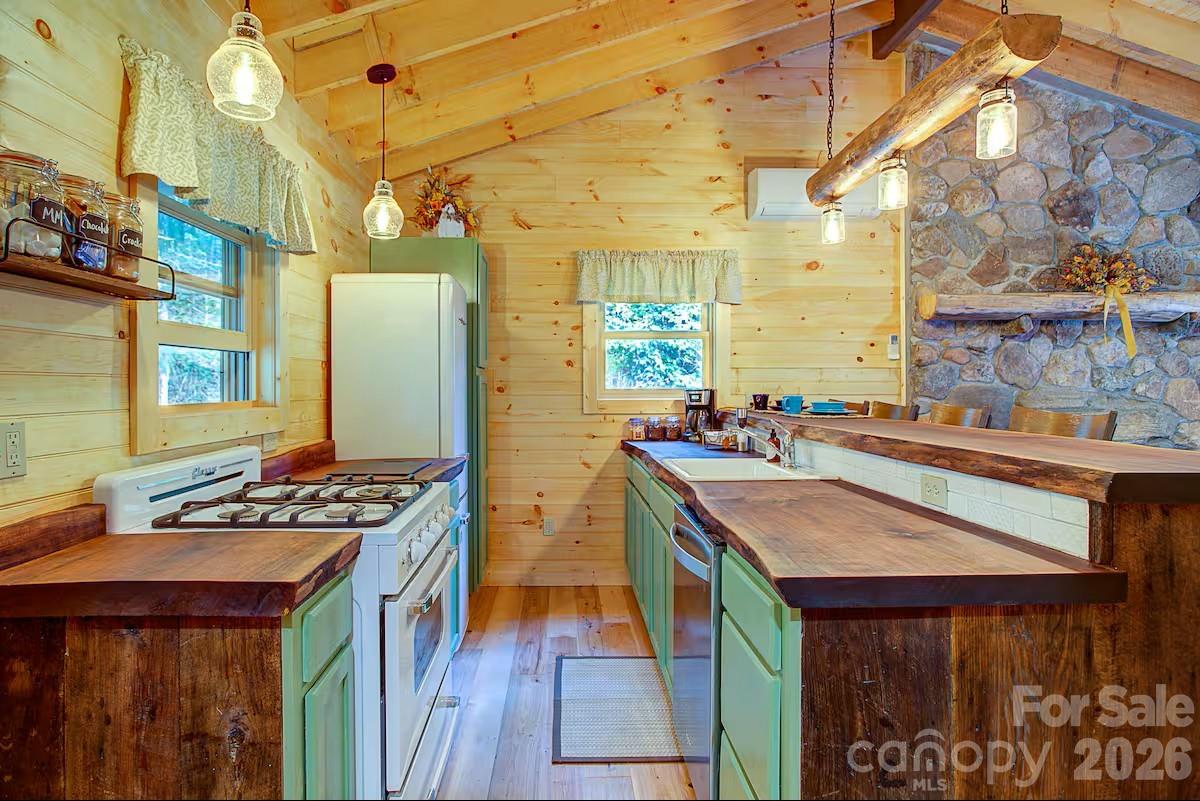 635/634 Little Horse Creek — Newland