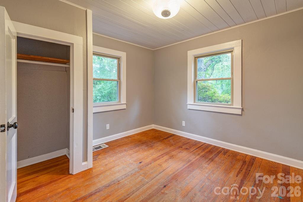 1 Narbeth Road — Asheville