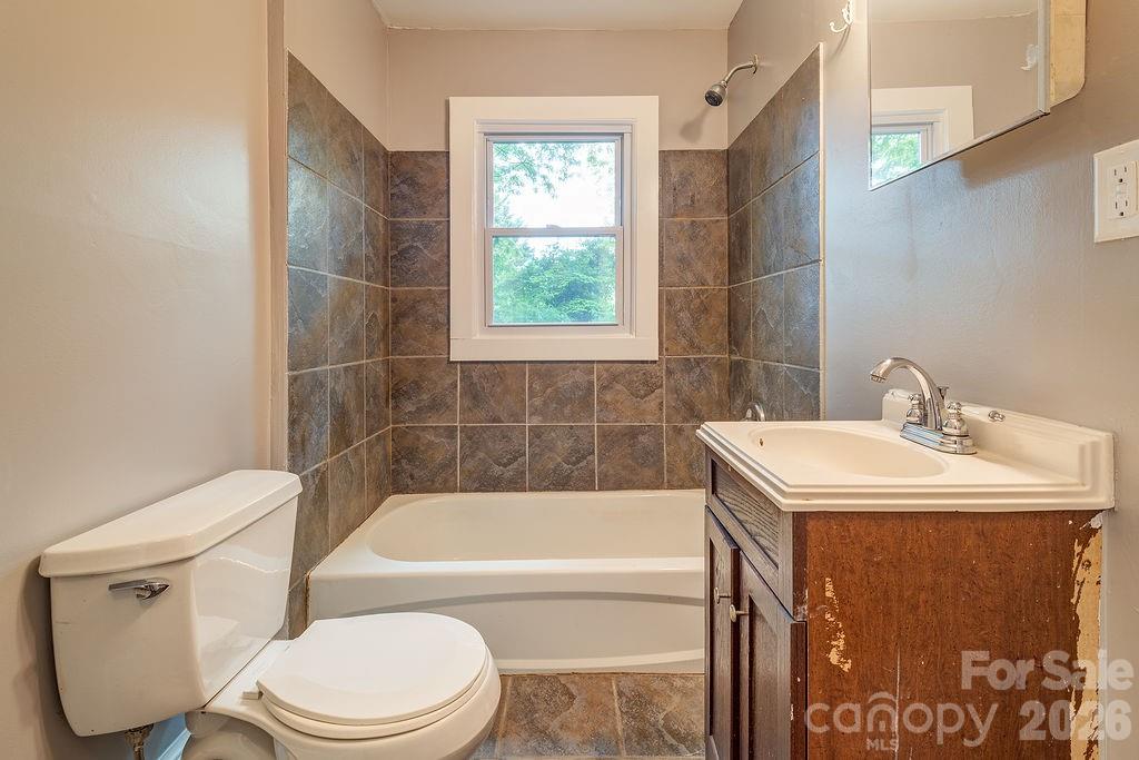 1 Narbeth Road — Asheville