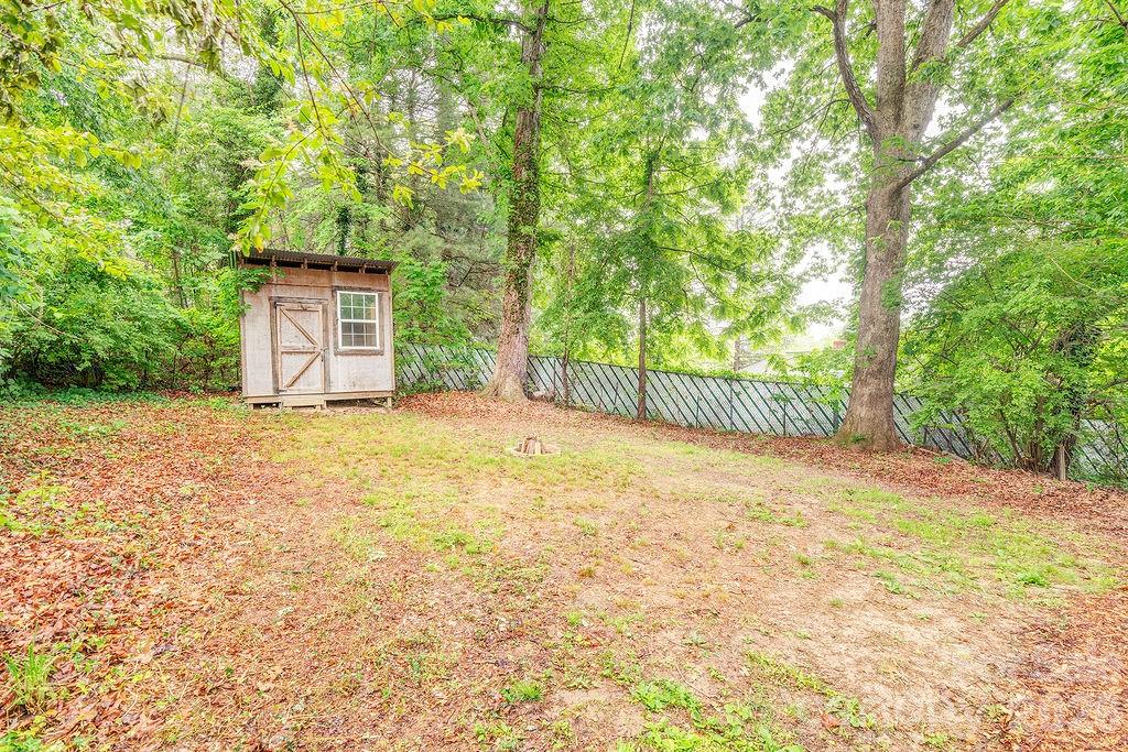 1 Narbeth Road — Asheville