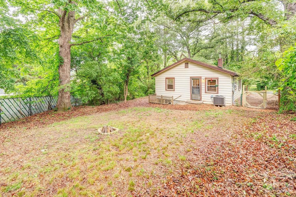 1 Narbeth Road — Asheville
