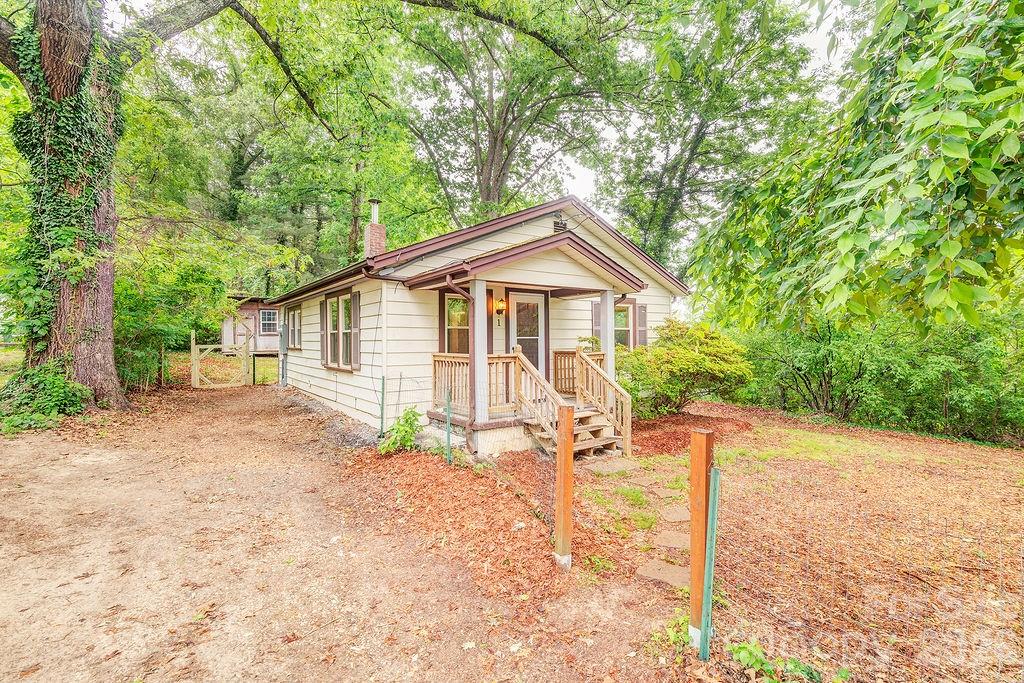 1 Narbeth Road — Asheville