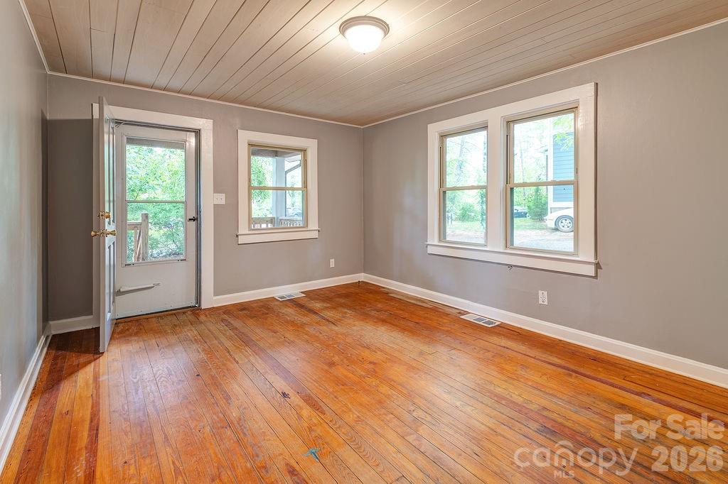 1 Narbeth Road — Asheville