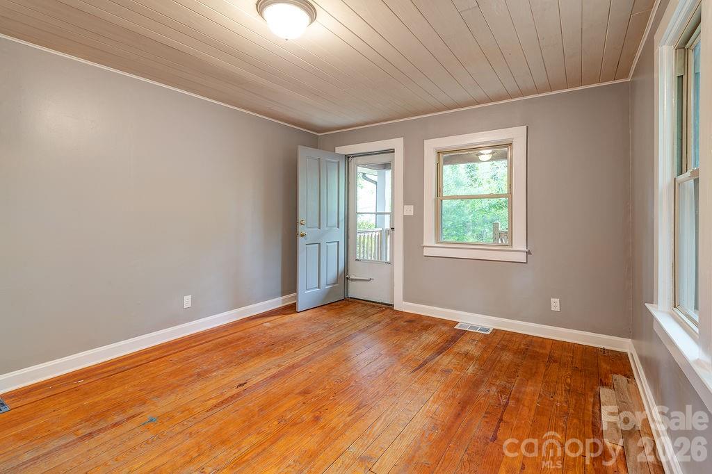 1 Narbeth Road — Asheville