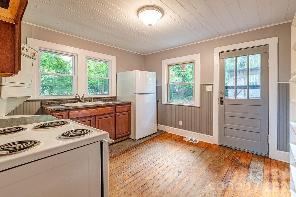 1 Narbeth Road — Asheville