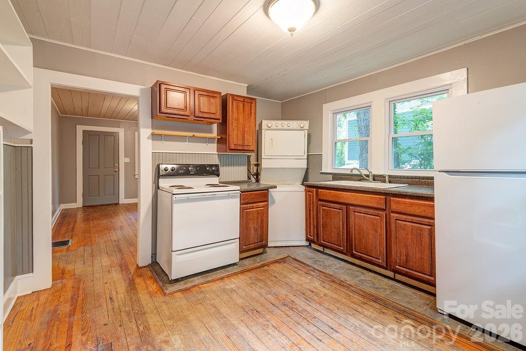 1 Narbeth Road — Asheville