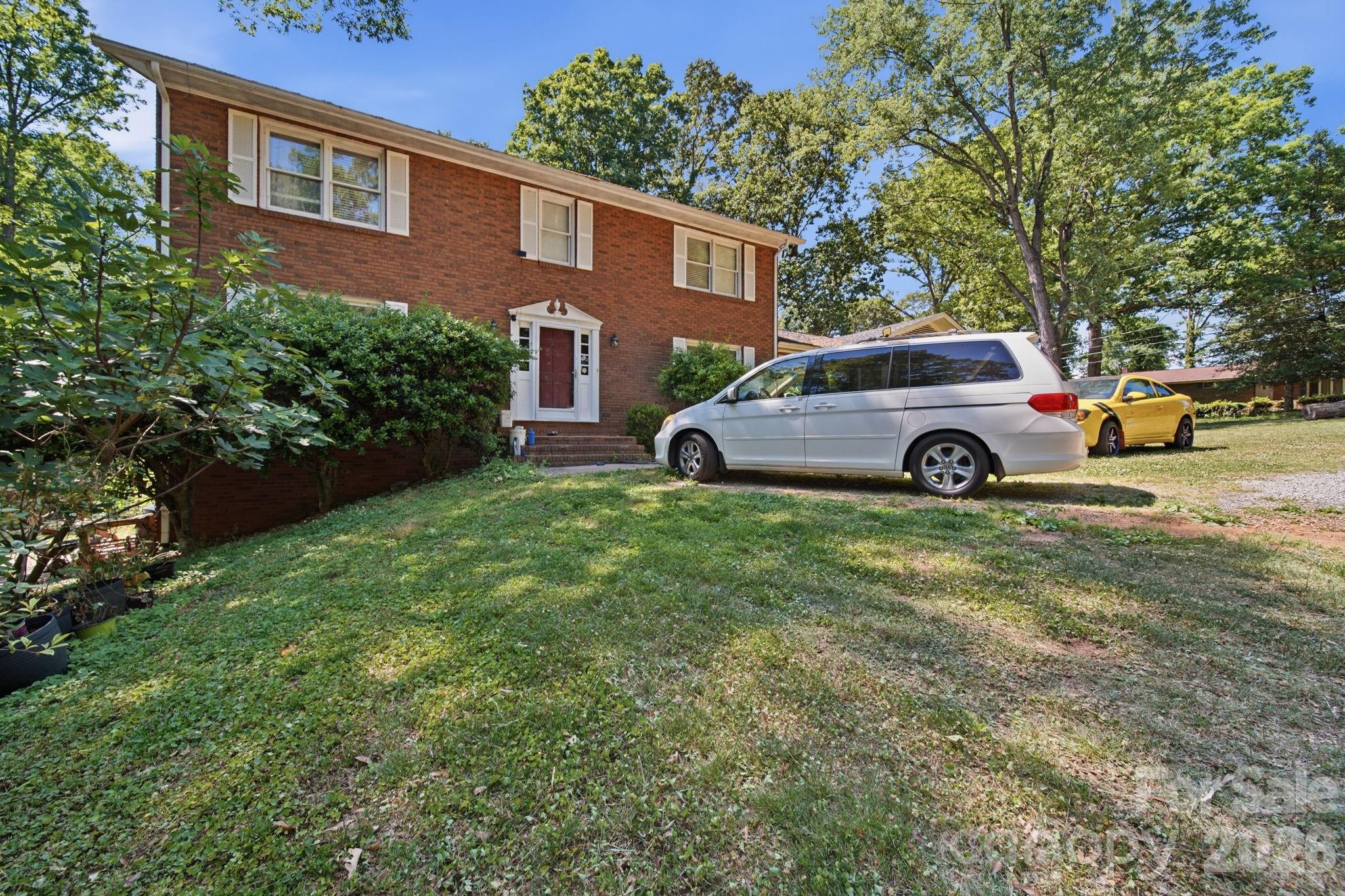 970 23rd Avenue NE — Hickory