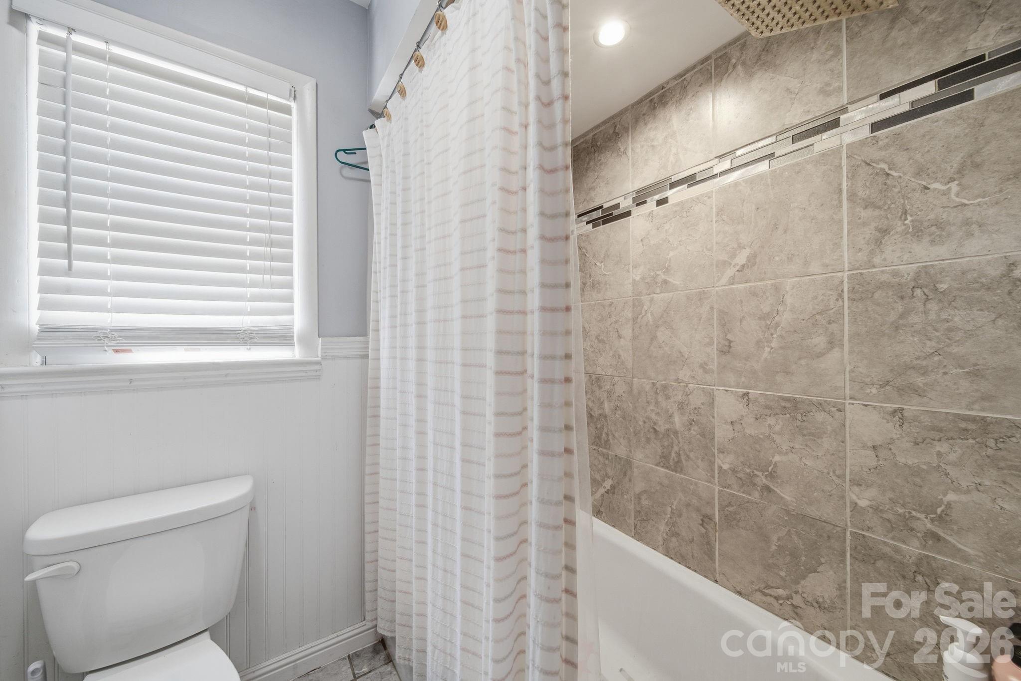 970 23rd Avenue NE — Hickory
