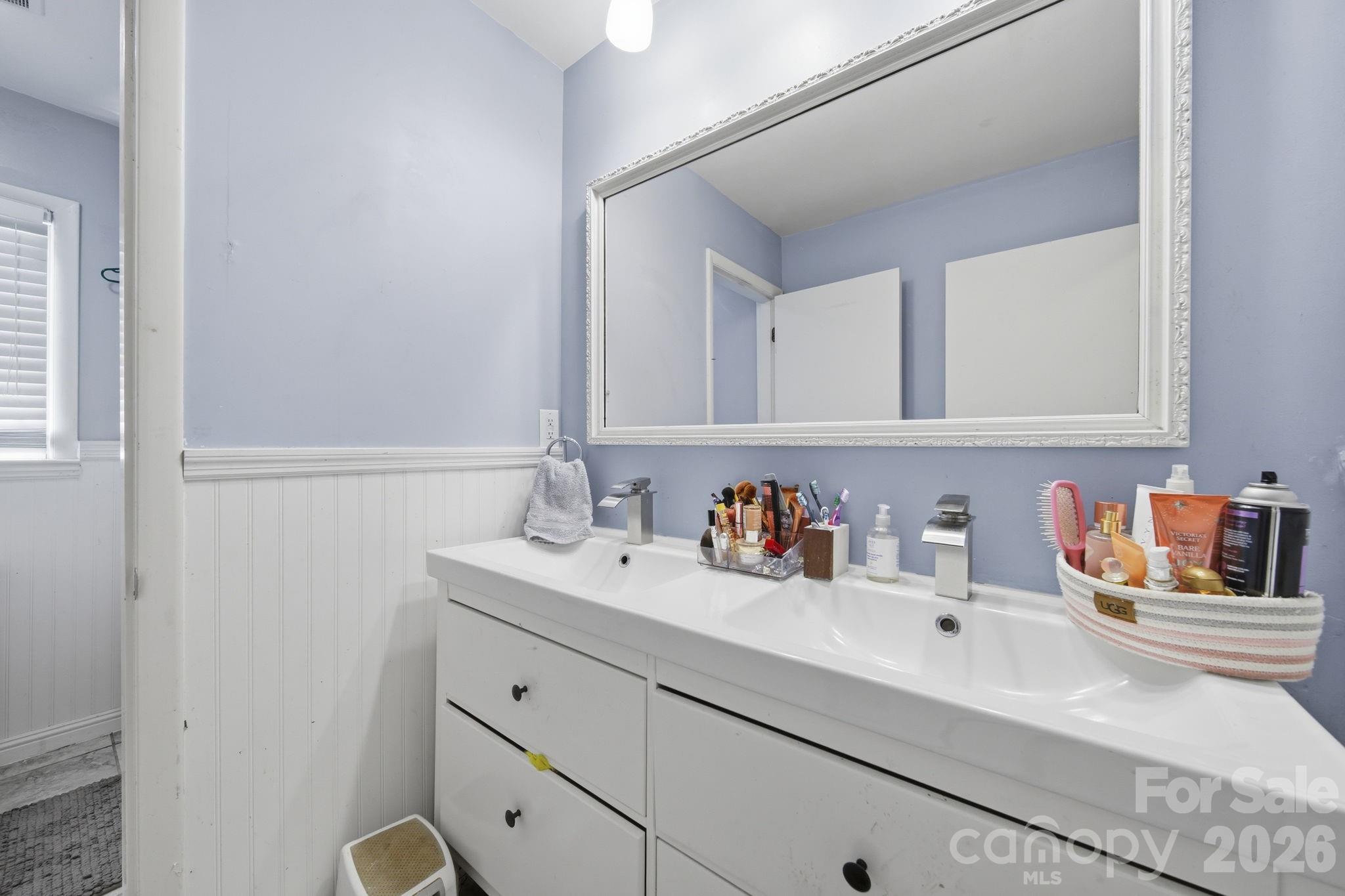 970 23rd Avenue NE — Hickory