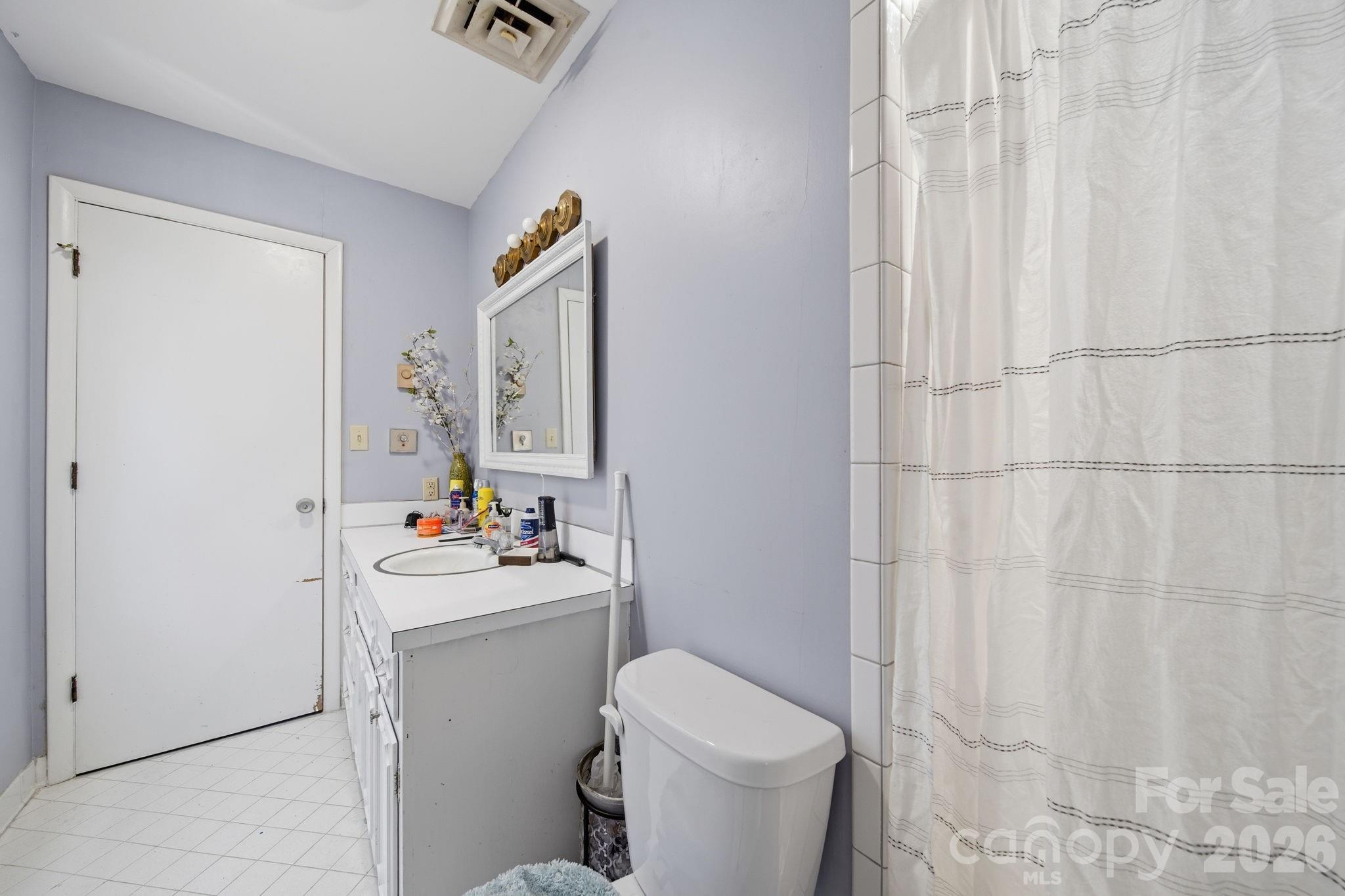 970 23rd Avenue NE — Hickory