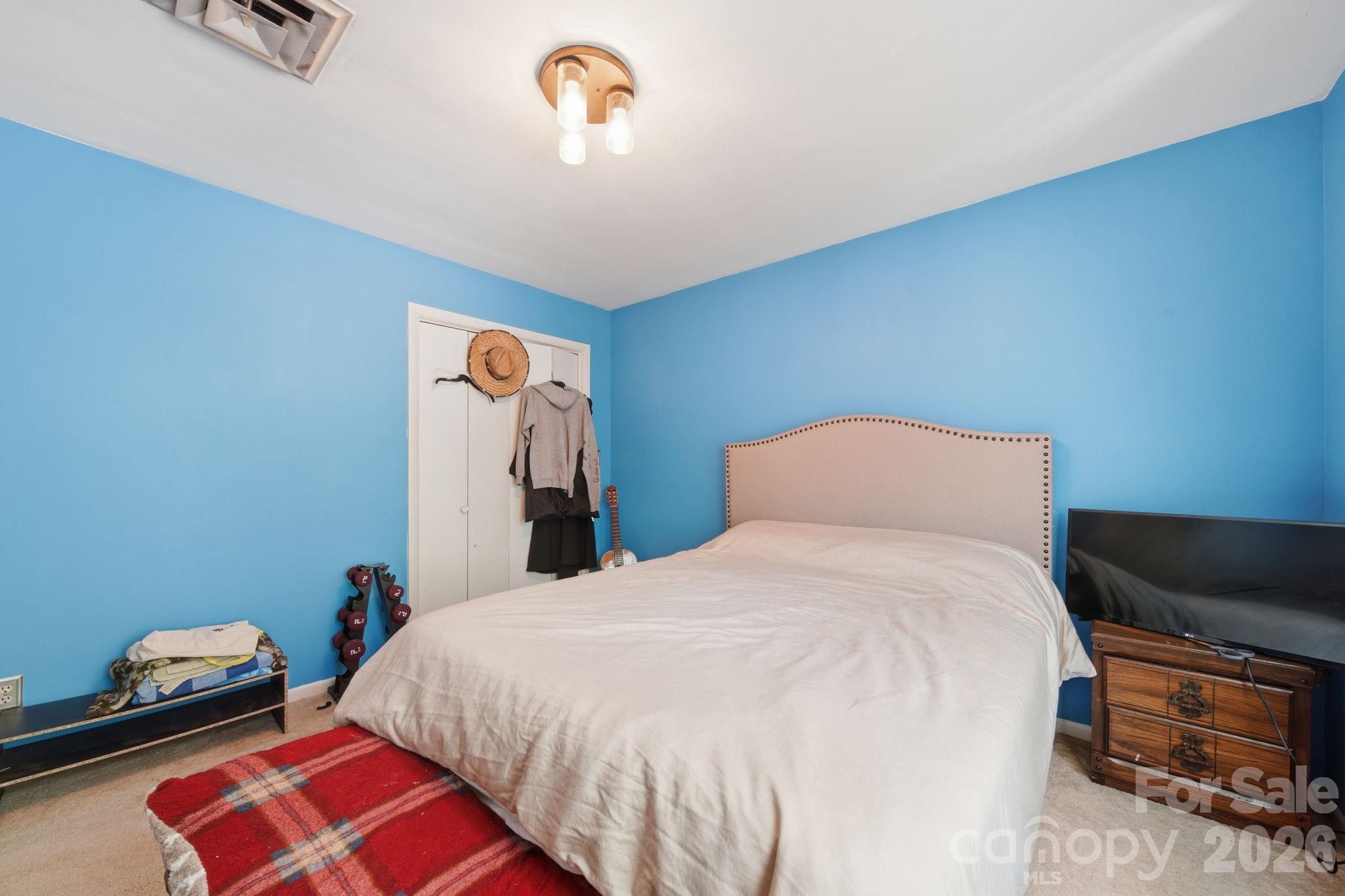 970 23rd Avenue NE — Hickory