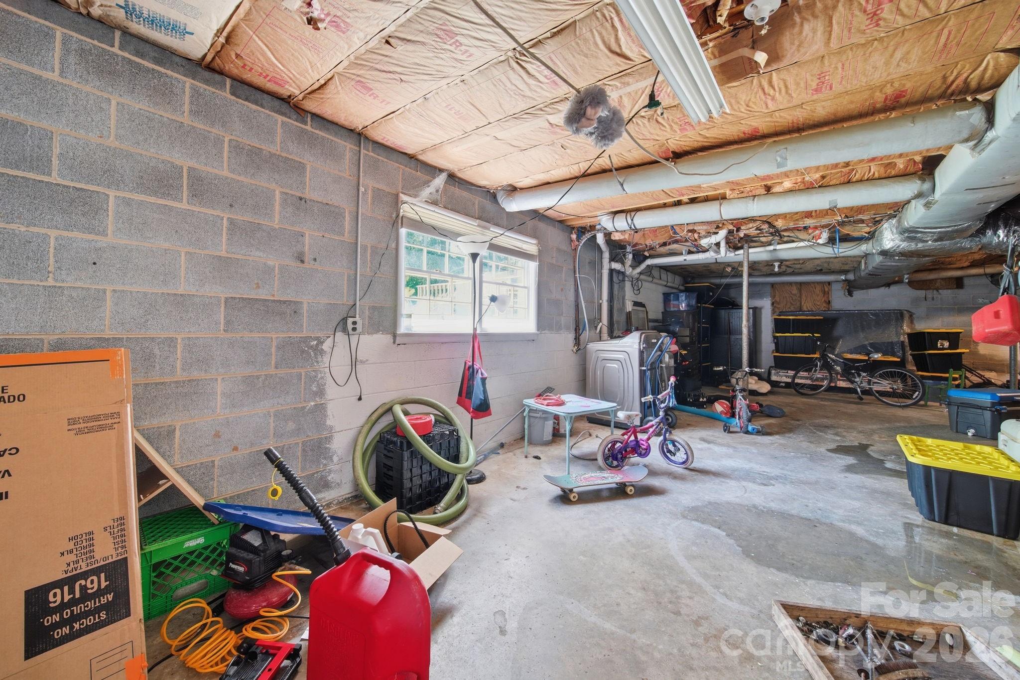 970 23rd Avenue NE — Hickory