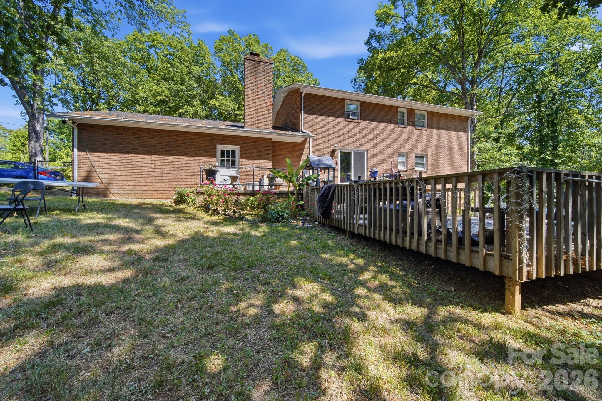 970 23rd Avenue NE — Hickory