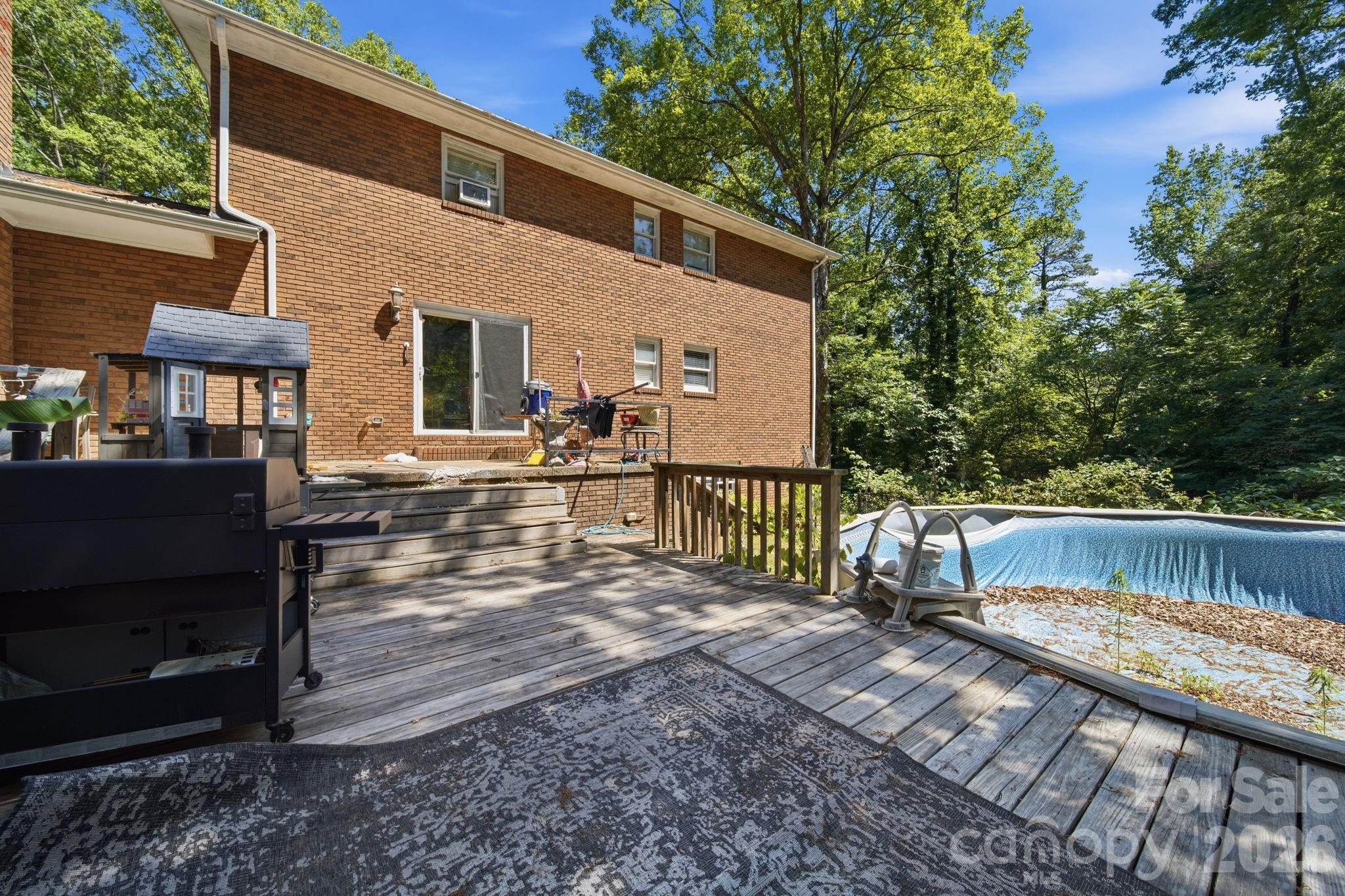 970 23rd Avenue NE — Hickory