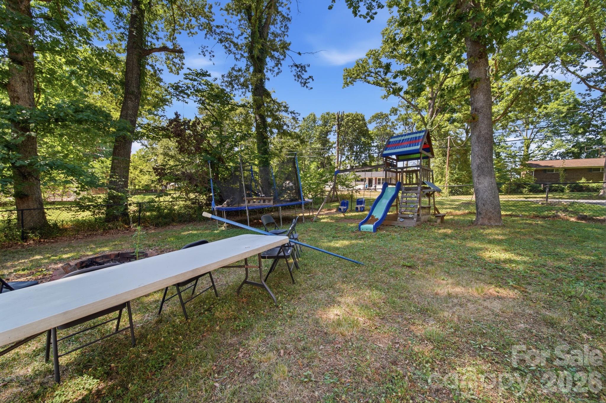970 23rd Avenue NE — Hickory