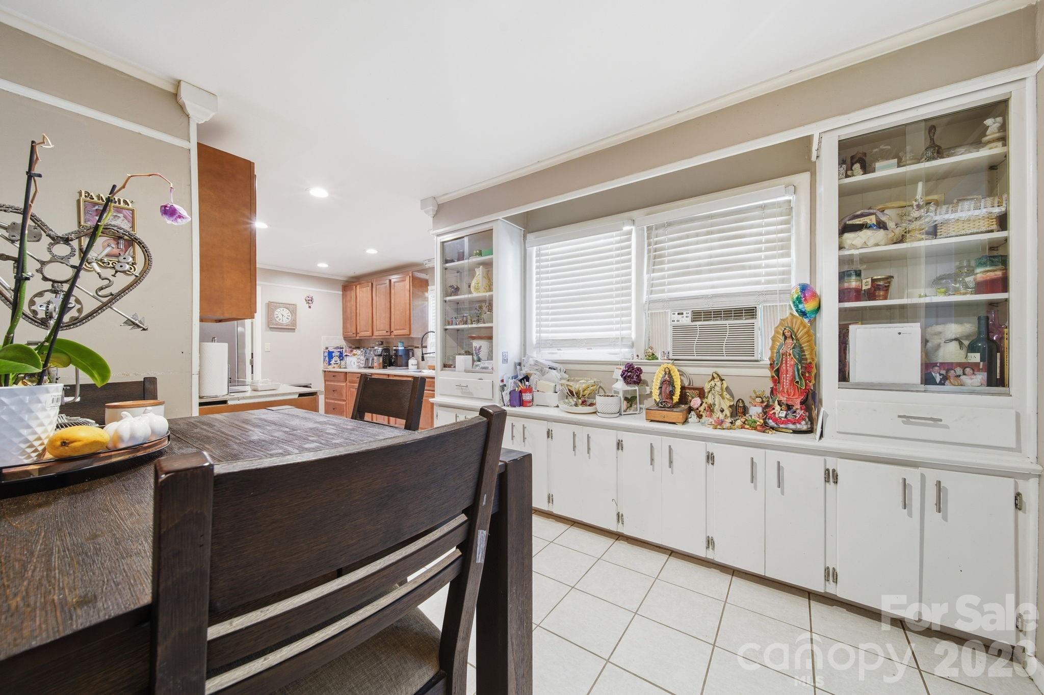 970 23rd Avenue NE — Hickory