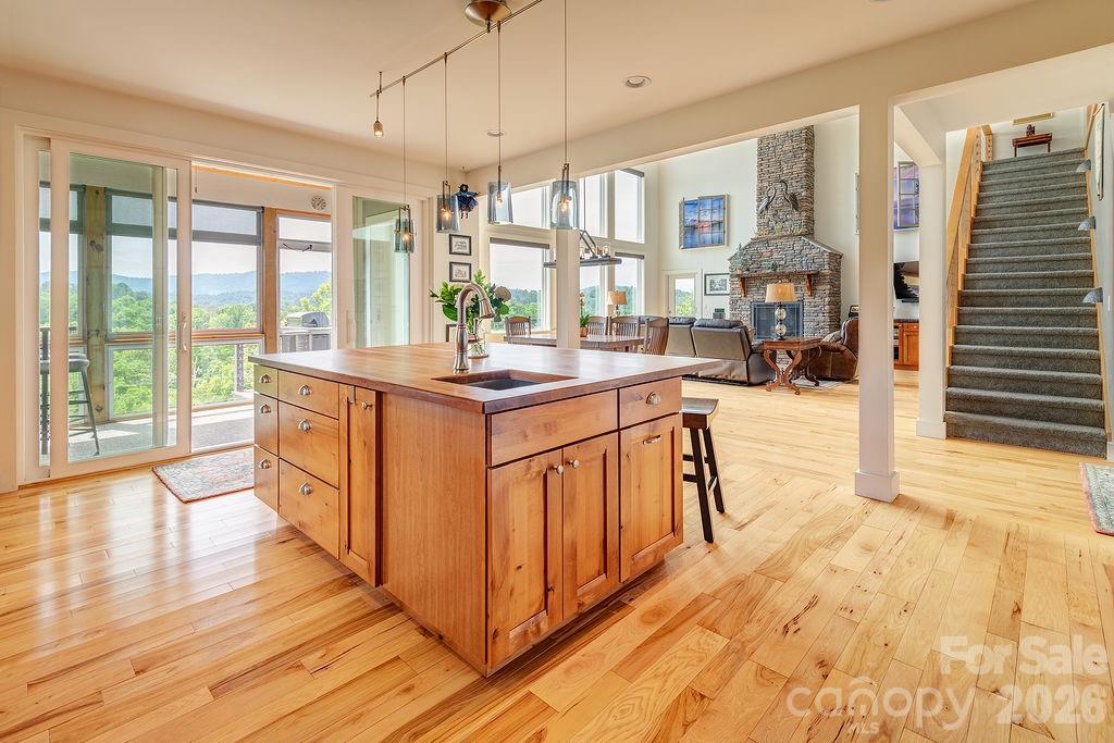 18 Adas Way — Weaverville